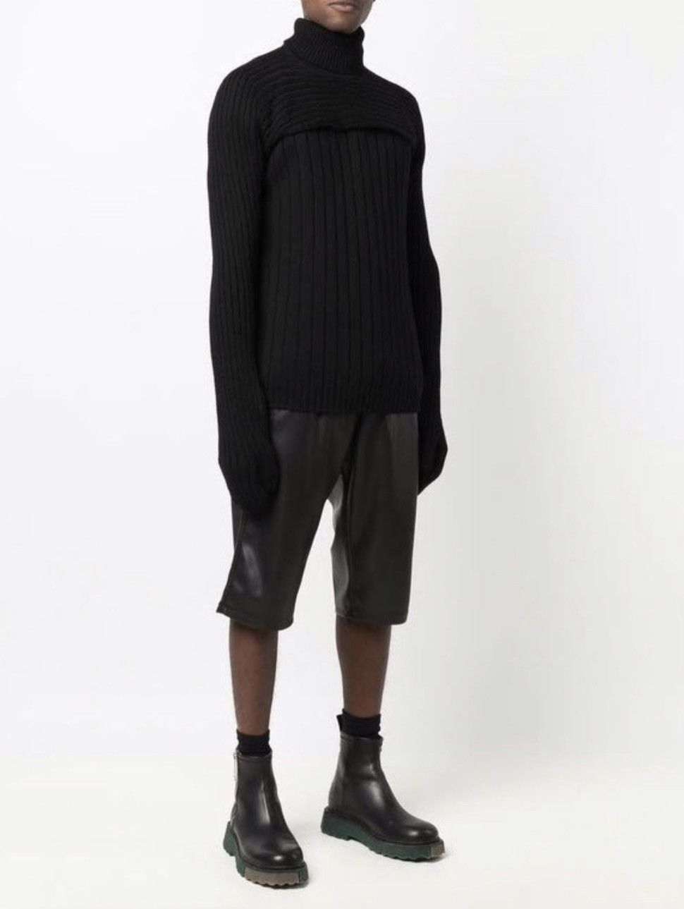 $1K+ runway FW21 turtleneck w/ mittens, IT50, Italy