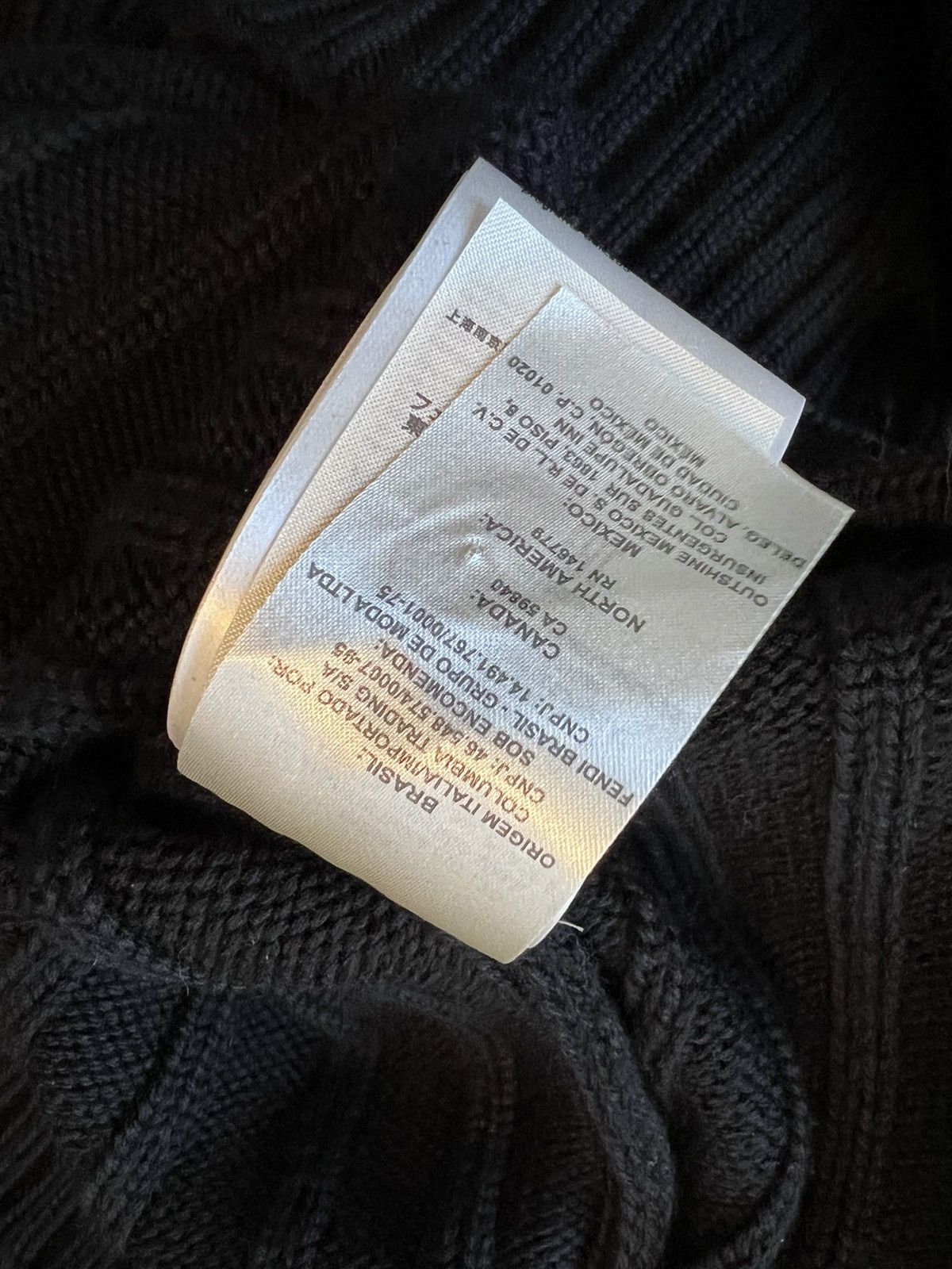 $1K+ runway FW21 turtleneck w/ mittens, IT50, Italy