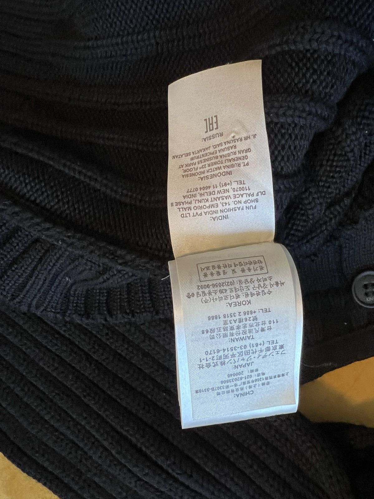 $1K+ runway FW21 turtleneck w/ mittens, IT50, Italy
