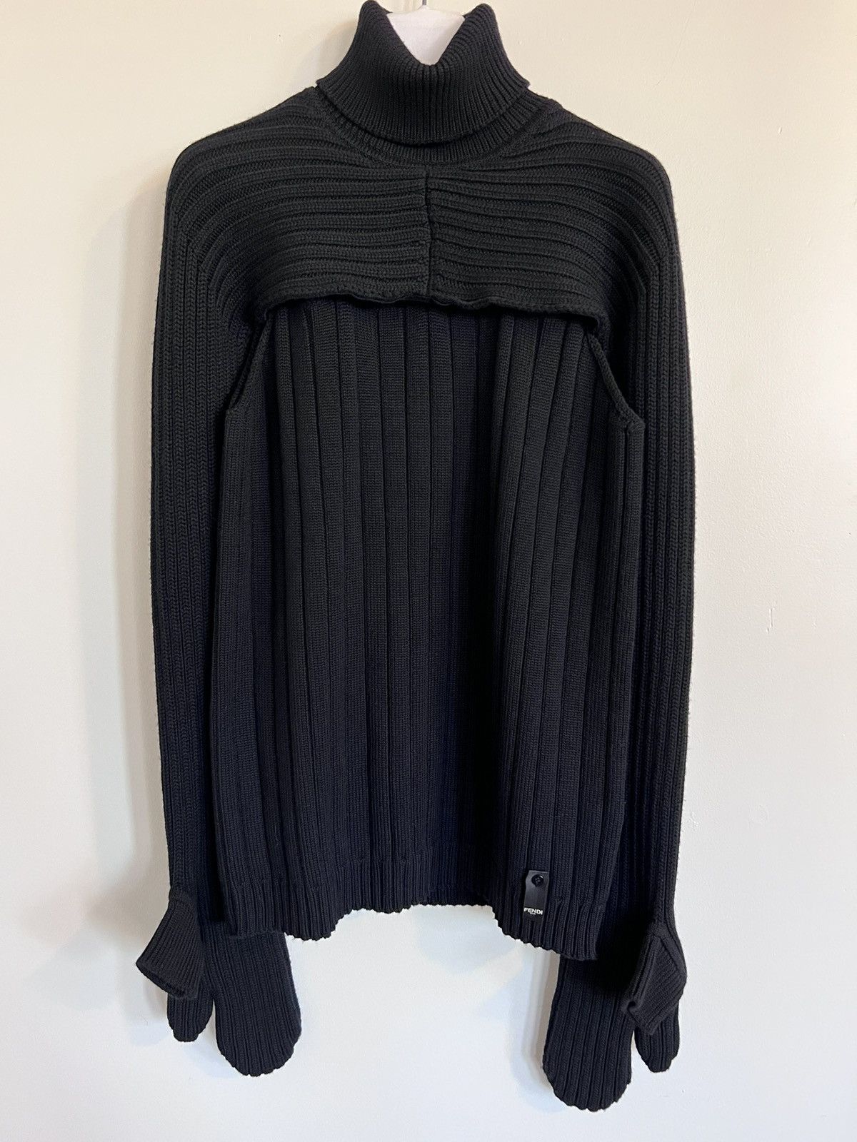 $1K+ runway FW21 turtleneck w/ mittens IT50 Italy