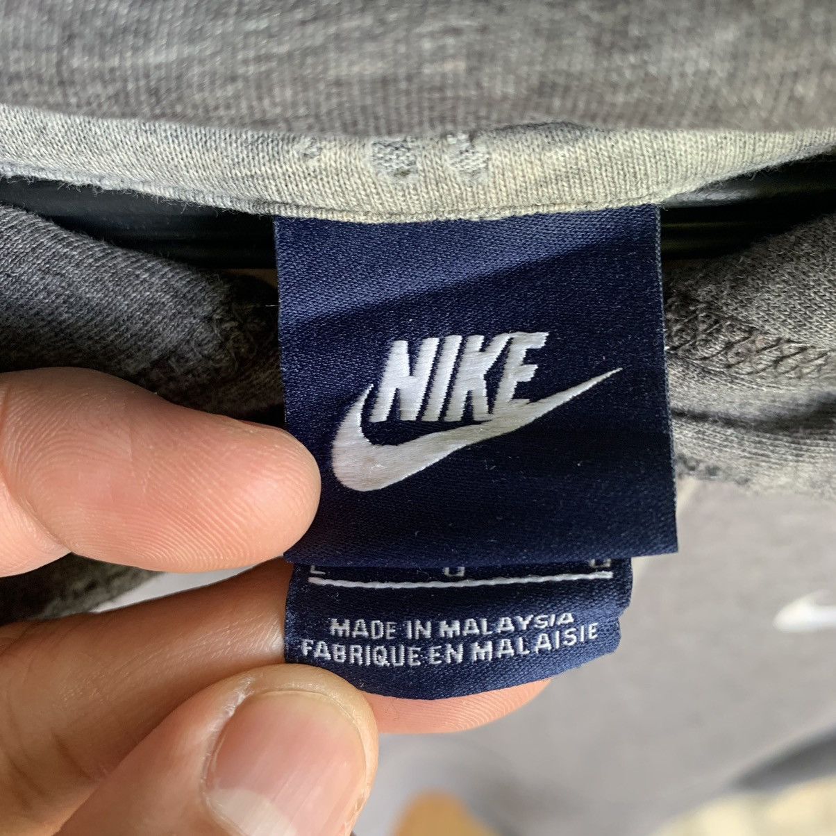 Nike THRASHED!!! Nike distressed small swoosh vintage hoodie Size US L / EU 52-54 / 3 - 9 Thumbnail