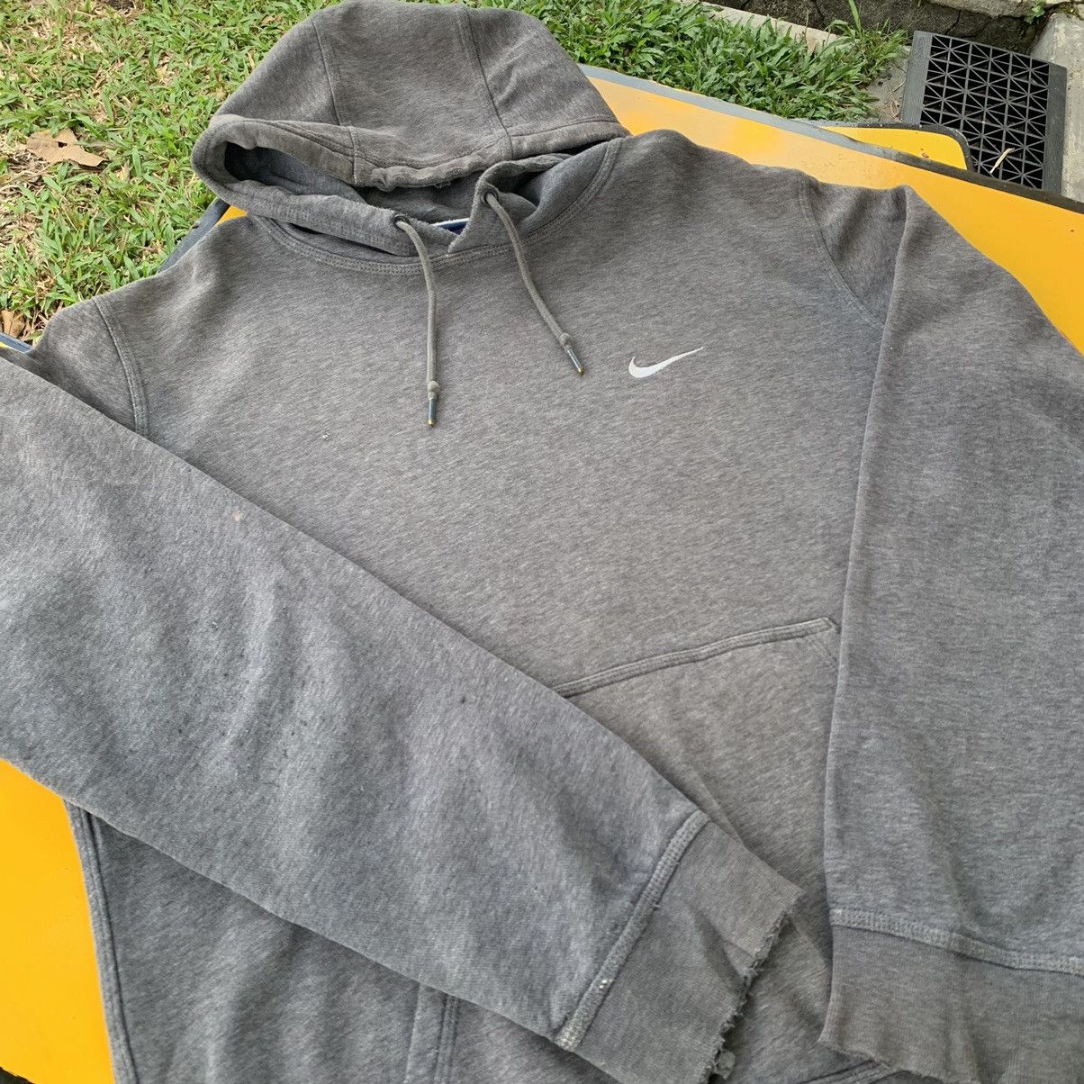 Nike THRASHED!!! Nike distressed small swoosh vintage hoodie Size US L / EU 52-54 / 3 - 5 Thumbnail