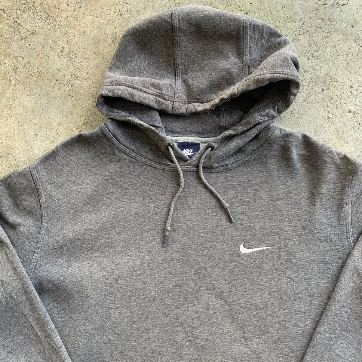 Nike THRASHED!!! Nike distressed small swoosh vintage hoodie Size US L / EU 52-54 / 3 - 3 Thumbnail