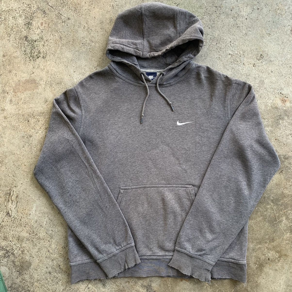 Nike THRASHED!!! Nike distressed small swoosh vintage hoodie Size US L / EU 52-54 / 3 - 2 Thumbnail