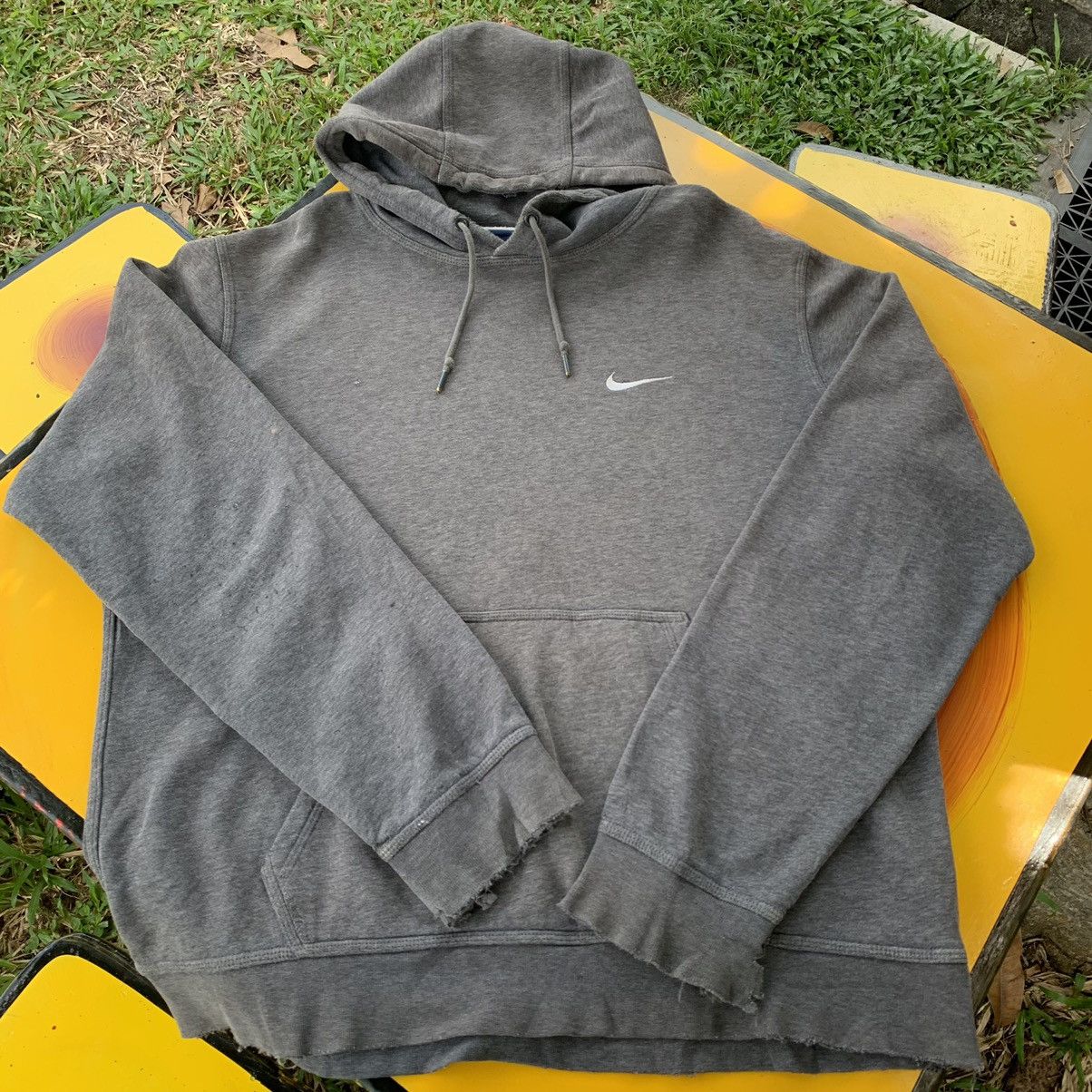 Nike THRASHED!!! Nike distressed small swoosh vintage hoodie Size US L / EU 52-54 / 3 - 1 Thumbnail
