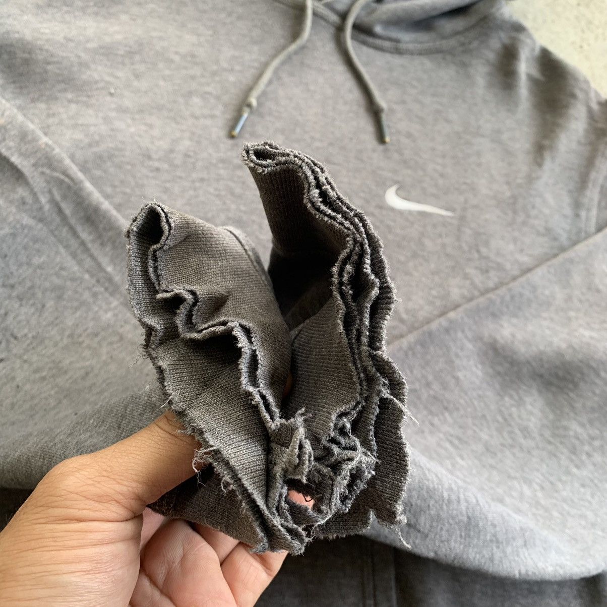 Nike THRASHED!!! Nike distressed small swoosh vintage hoodie Size US L / EU 52-54 / 3 - 17 Thumbnail