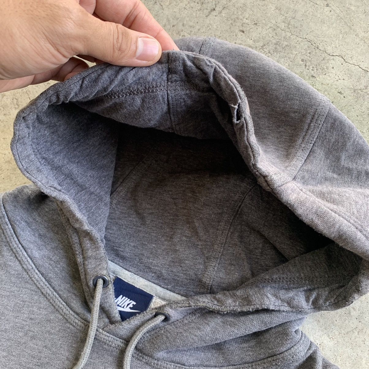 Nike THRASHED!!! Nike distressed small swoosh vintage hoodie Size US L / EU 52-54 / 3 - 13 Thumbnail