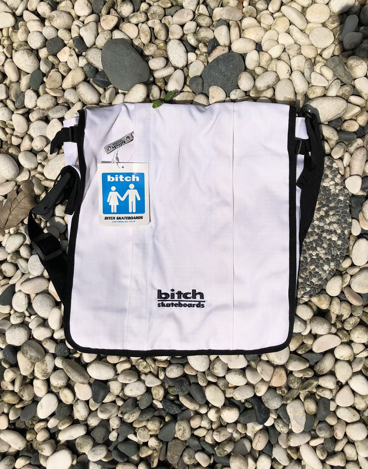 Other 💥 NOS 90s BITCH SKATEBOARDS SLING MESSENGER BAG Size ONE SIZE - 10 Thumbnail