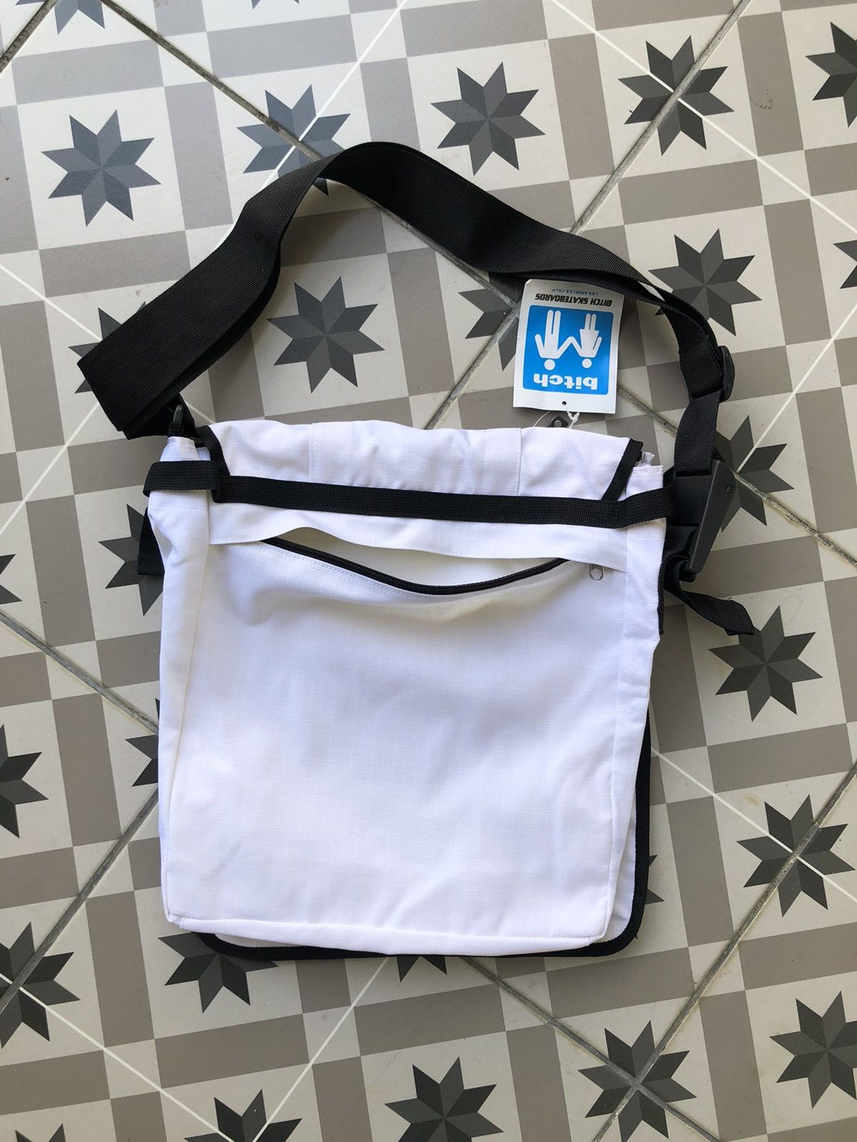 Other 💥 NOS 90s BITCH SKATEBOARDS SLING MESSENGER BAG Size ONE SIZE - 12 Thumbnail