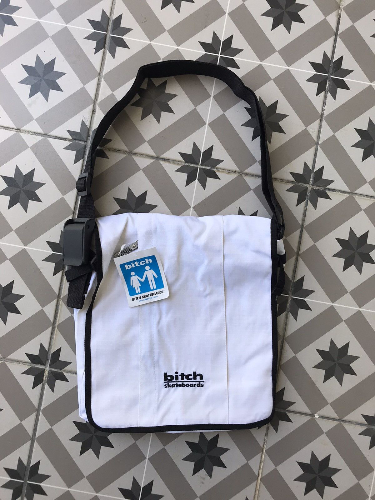 Other 💥 NOS 90s BITCH SKATEBOARDS SLING MESSENGER BAG Size ONE SIZE - 11 Thumbnail