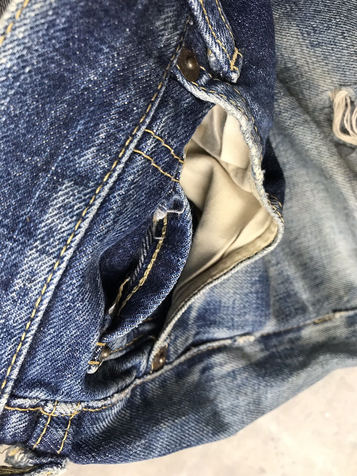 Levi's Vintage Clothing × Vintage VTG LEVI'S BIG "E" 90s LOT 702 XX SELVEDGE DENIM JAPAN🇯🇵 Size US 30 / EU 46 - 13 Thumbnail