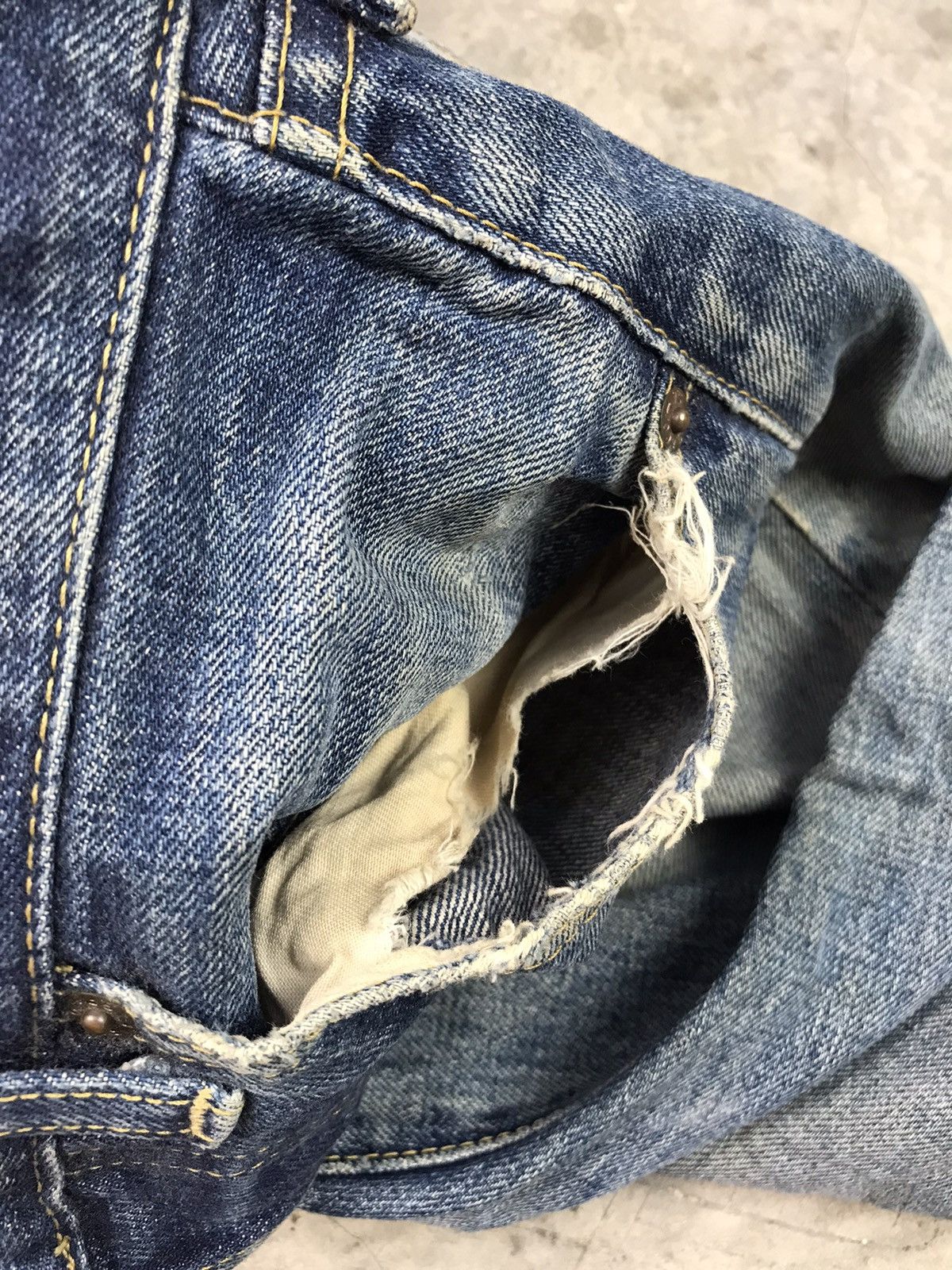 Levi's Vintage Clothing × Vintage VTG LEVI'S BIG "E" 90s LOT 702 XX SELVEDGE DENIM JAPAN🇯🇵 Size US 30 / EU 46 - 14 Thumbnail