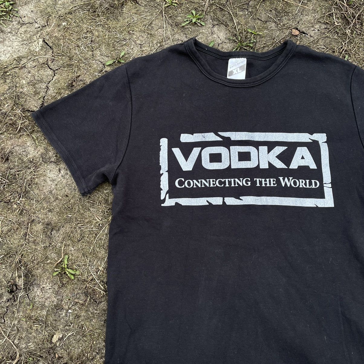Vintage Vintage Y2K Vodka Graphic Tee Sun Faded Streetwear Tapered M Size US M / EU 48-50 / 2 - 4 Thumbnail
