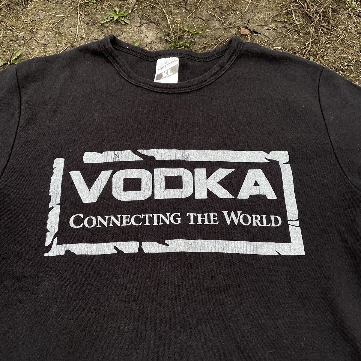 Vintage Vintage Y2K Vodka Graphic Tee Sun Faded Streetwear Tapered M Size US M / EU 48-50 / 2 - 5 Thumbnail