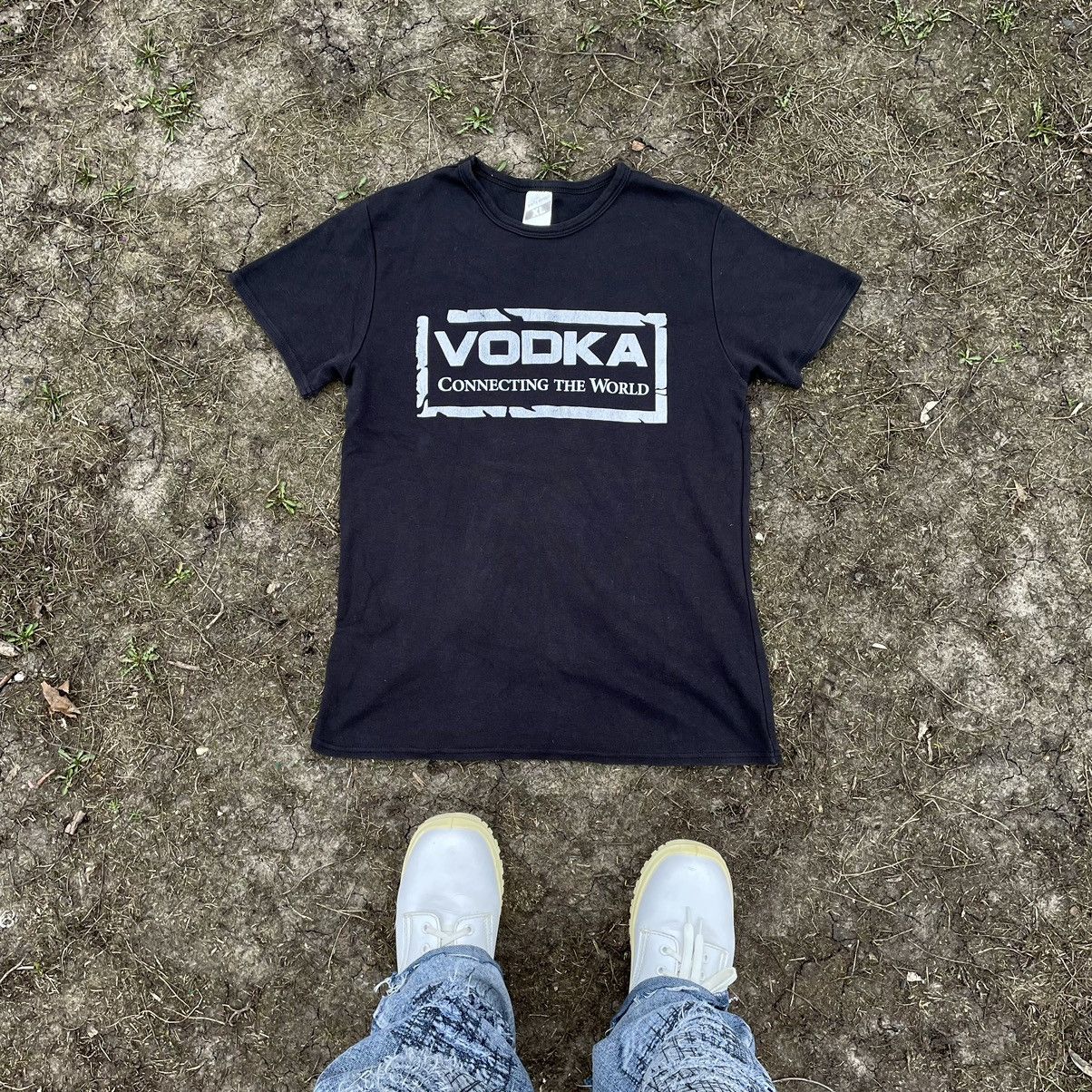Vintage Vintage Y2K Vodka Graphic Tee Sun Faded Streetwear Tapered M Size US M / EU 48-50 / 2 - 1 Thumbnail