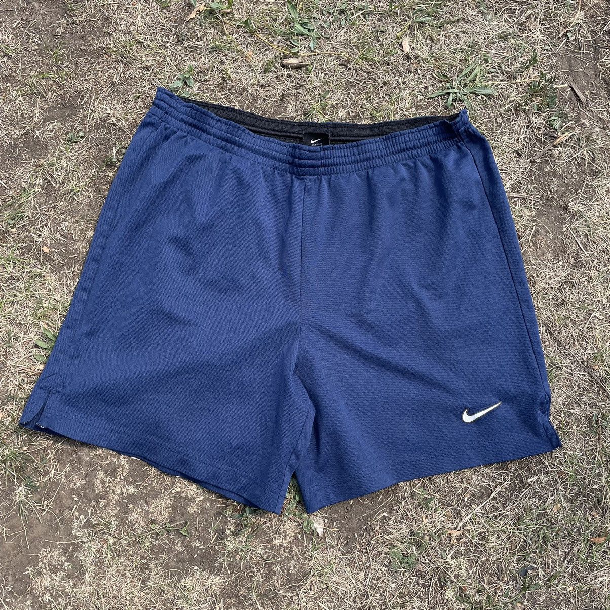 Vintage Vintage 90s Nike Swoosh Shorts Streetwear Skate Navy Slim 32 Size US 32 / EU 48 - 1 Thumbnail