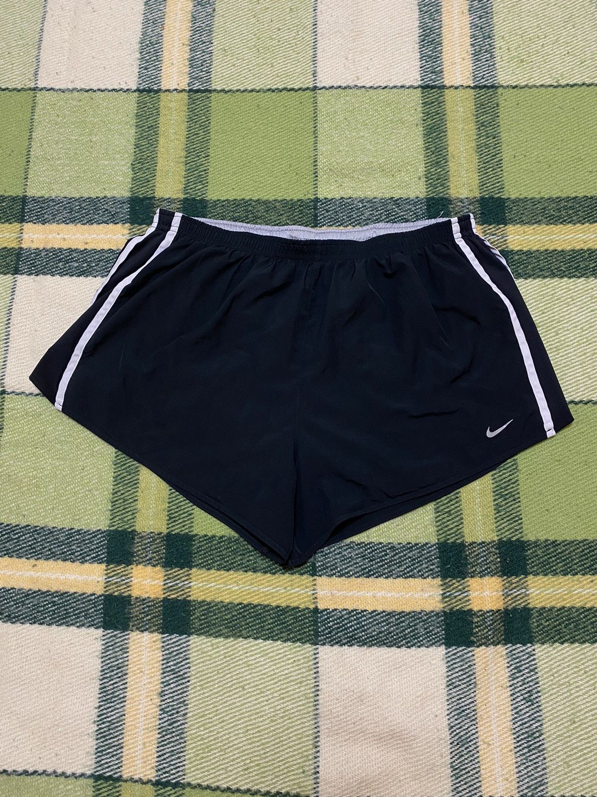 Nike Vintage Nike shorts streetwear swoosh casual y2k size XXL Size US 38 / EU 54 - 1 Thumbnail