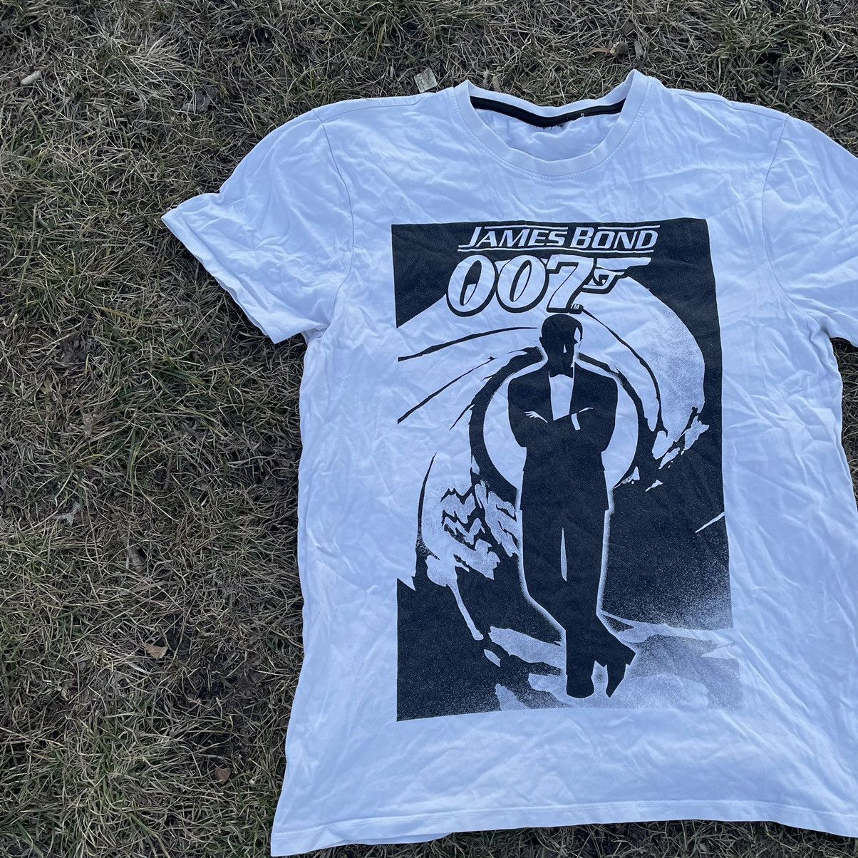 Vintage Vintage 90s James Bond 007 Sun Faded Graphic Tee Streetwear Size US M / EU 48-50 / 2 - 4 Thumbnail