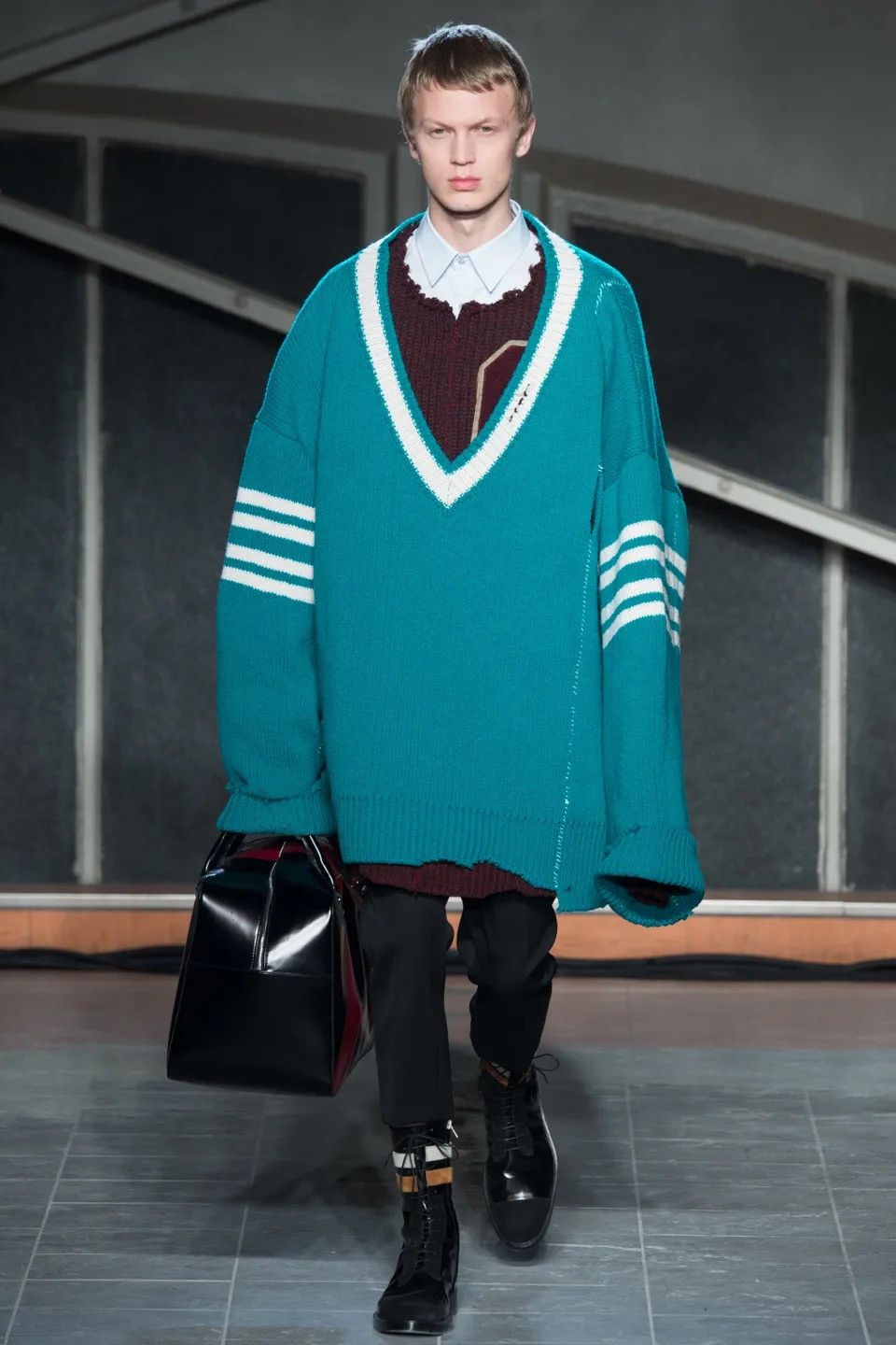 Raf Simons AW16 Runway Oversized Distressed Sweater Size US XL / EU 56 / 4 - 2 Thumbnail