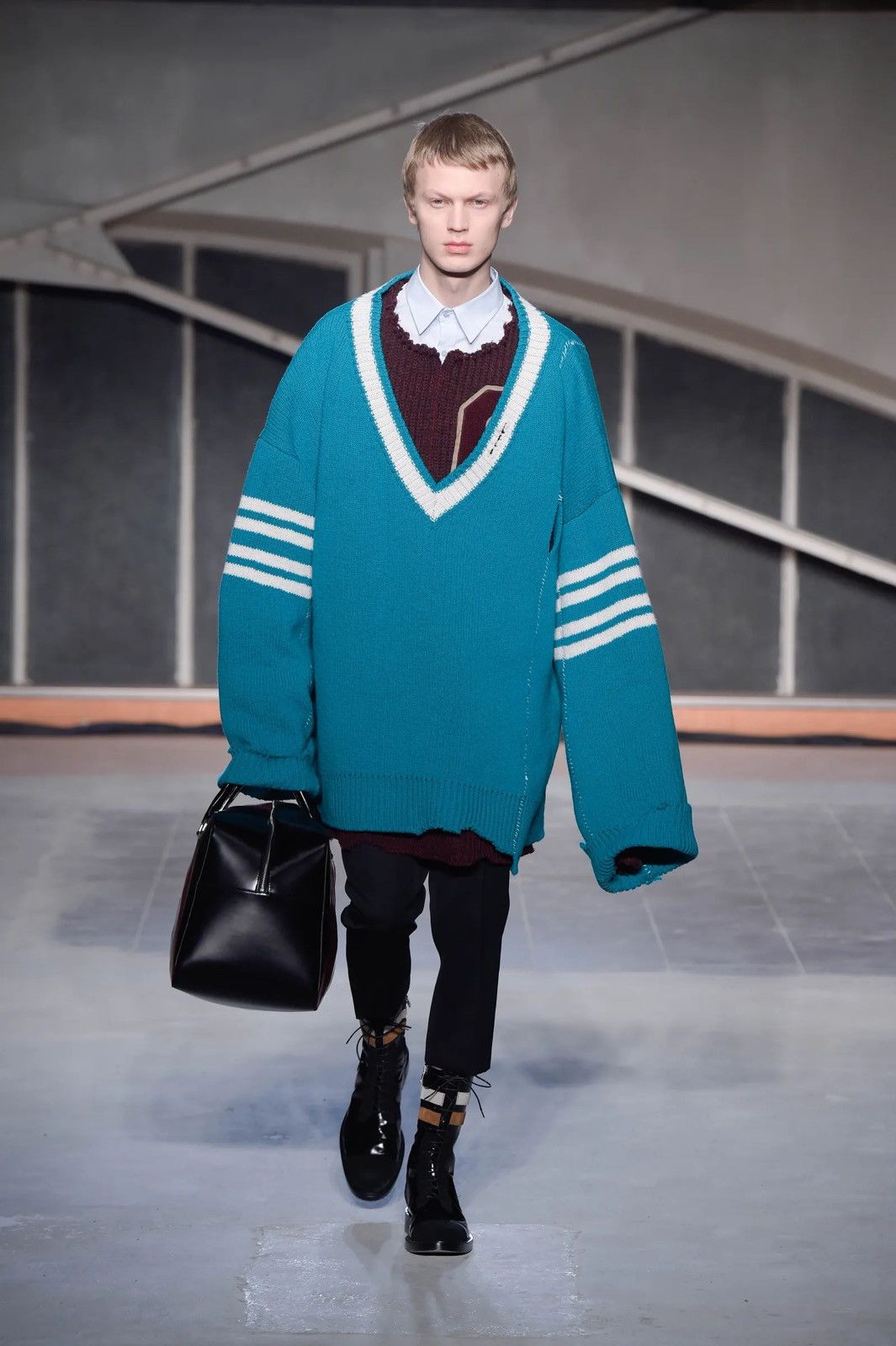 Raf Simons AW16 Runway Oversized Distressed Sweater Size US XL / EU 56 / 4 - 4 Thumbnail