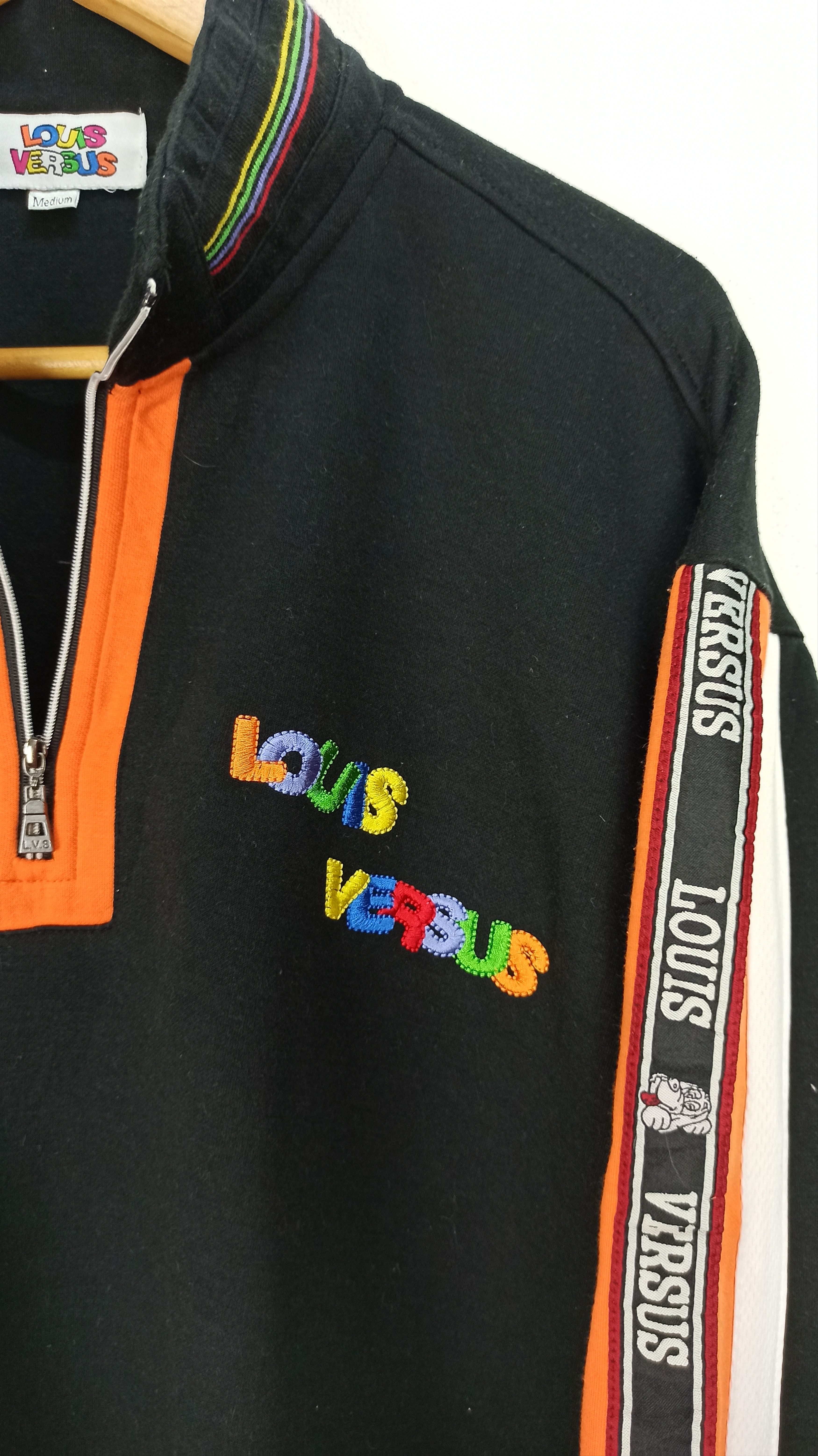 Japanese Brand Vintage LOUIS VERSUS Sweatshirt Embroidered Logo Side Tape Size US M / EU 48-50 / 2 - 2 Thumbnail