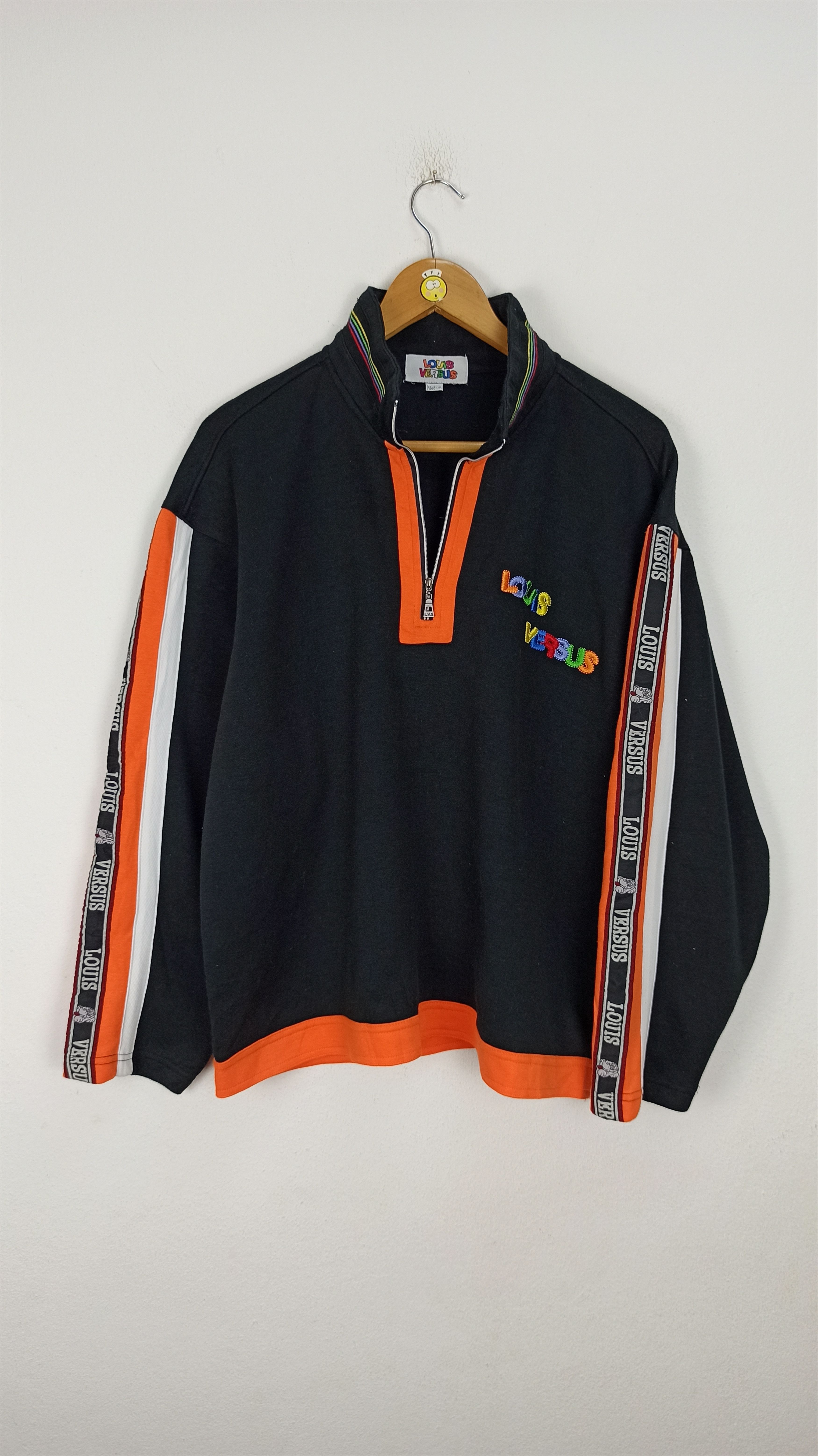 Japanese Brand Vintage LOUIS VERSUS Sweatshirt Embroidered Logo Side Tape Size US M / EU 48-50 / 2 - 1 Thumbnail