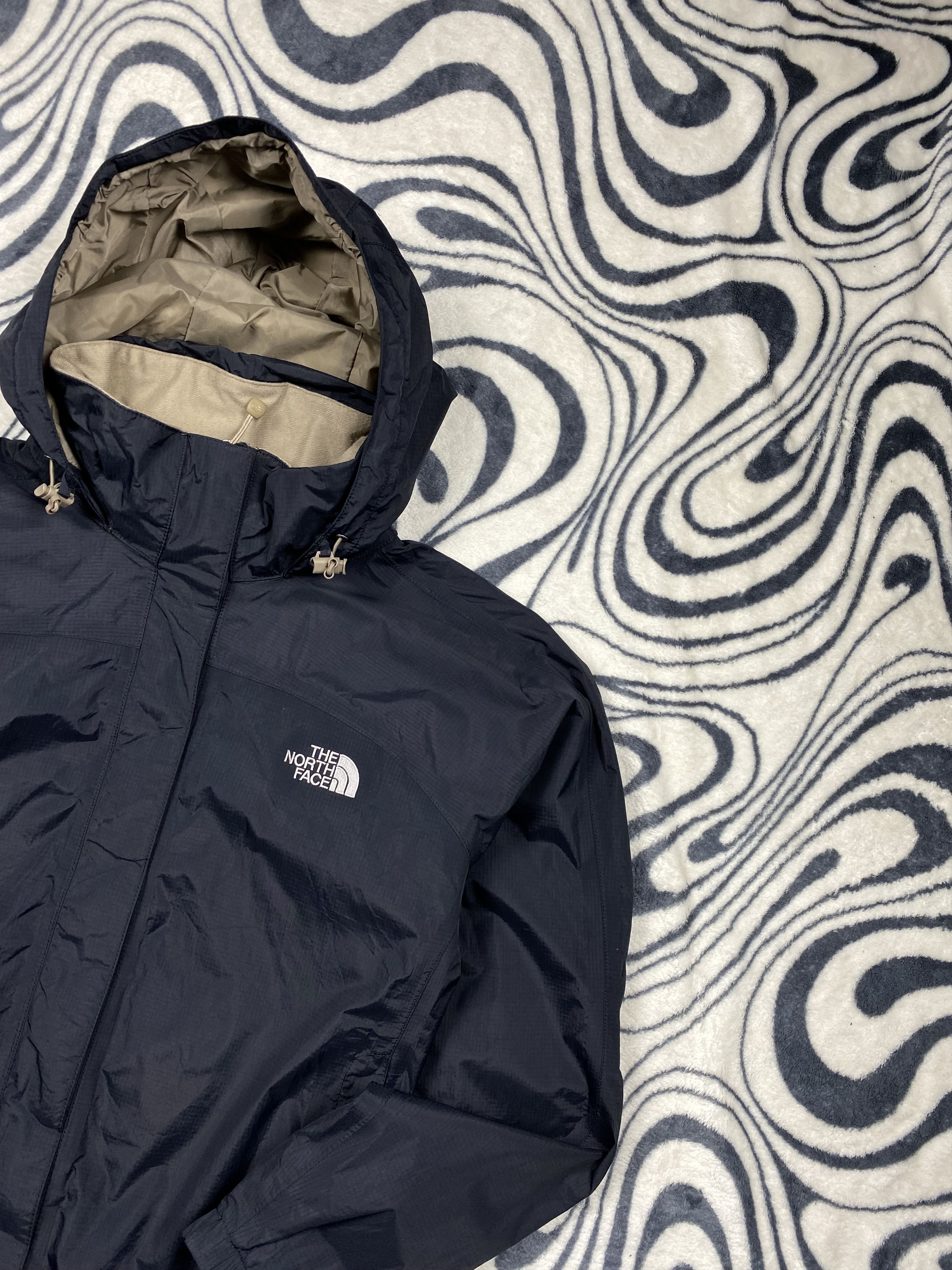 The North Face The North Face HyVent Womens Waterproof Jacket TNF Size L / US 10 / IT 46 - 2 Thumbnail