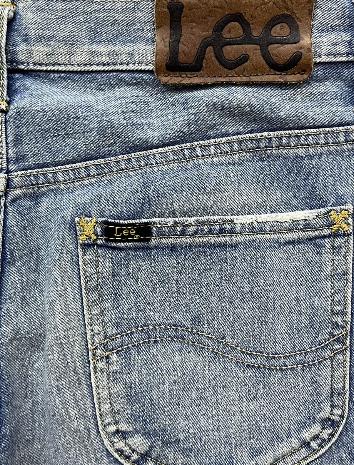 Lee FYE🔥LEE RIDERS Light Wash Distressed Ripped Patchwork Denim Size US 31 - 9 Thumbnail