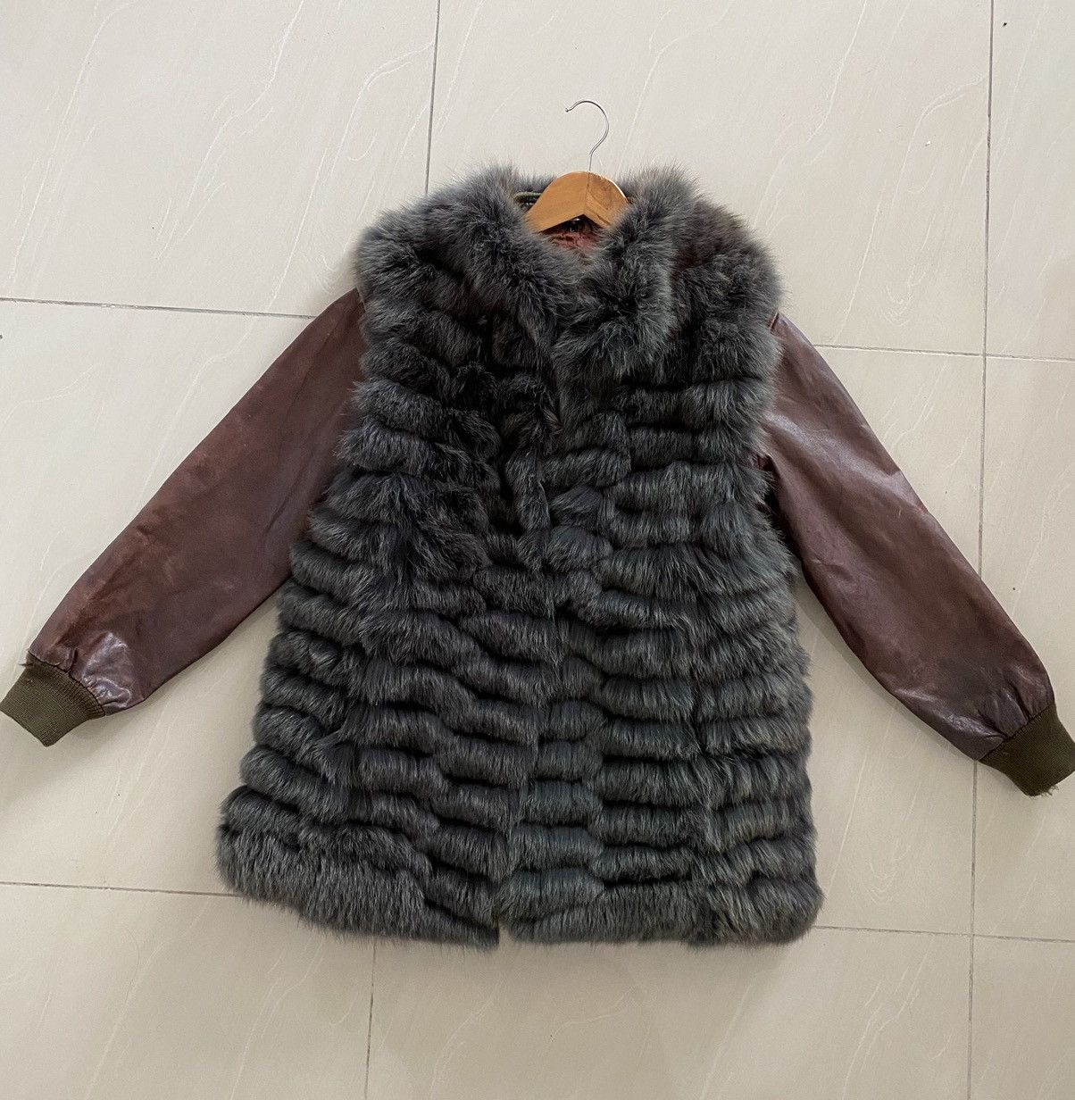 Japanese Brand × Sagafurs Authentic Fox Fur Vest Leather Linning nice desgin Size US L / EU 52-54 / 3 - 9 Thumbnail