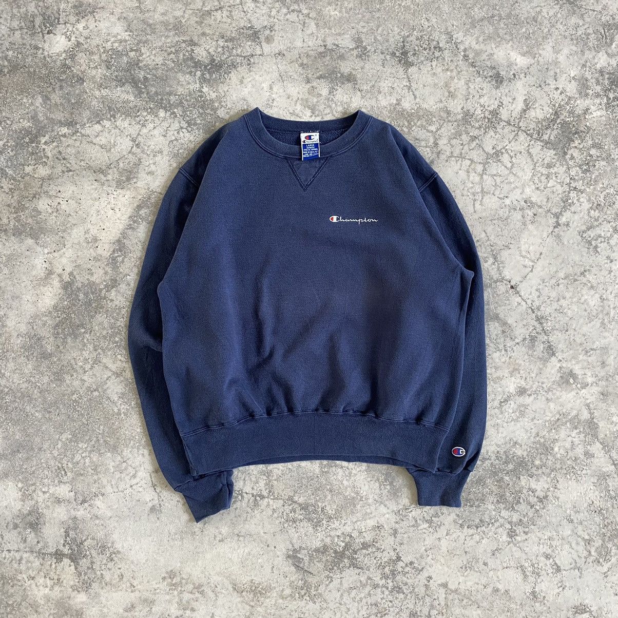 Champion × Vintage Vintage 90’s Champion Faded Navy Gusset V Sweashirt Size US L / EU 52-54 / 3 - 1 Thumbnail
