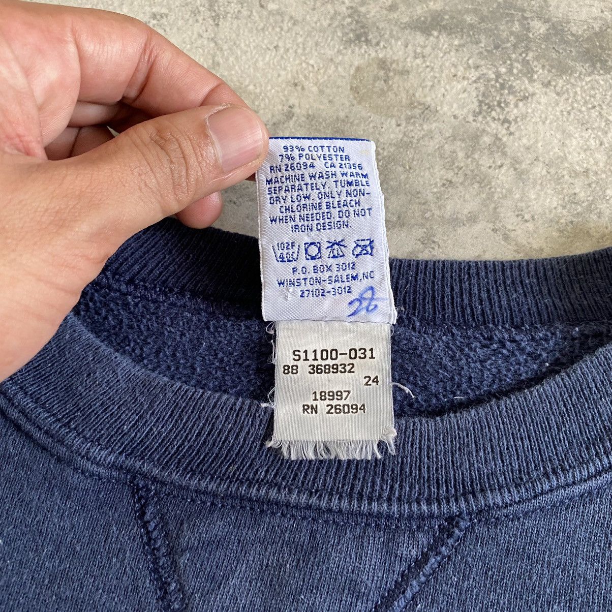 Champion × Vintage Vintage 90’s Champion Faded Navy Gusset V Sweashirt Size US L / EU 52-54 / 3 - 11 Thumbnail