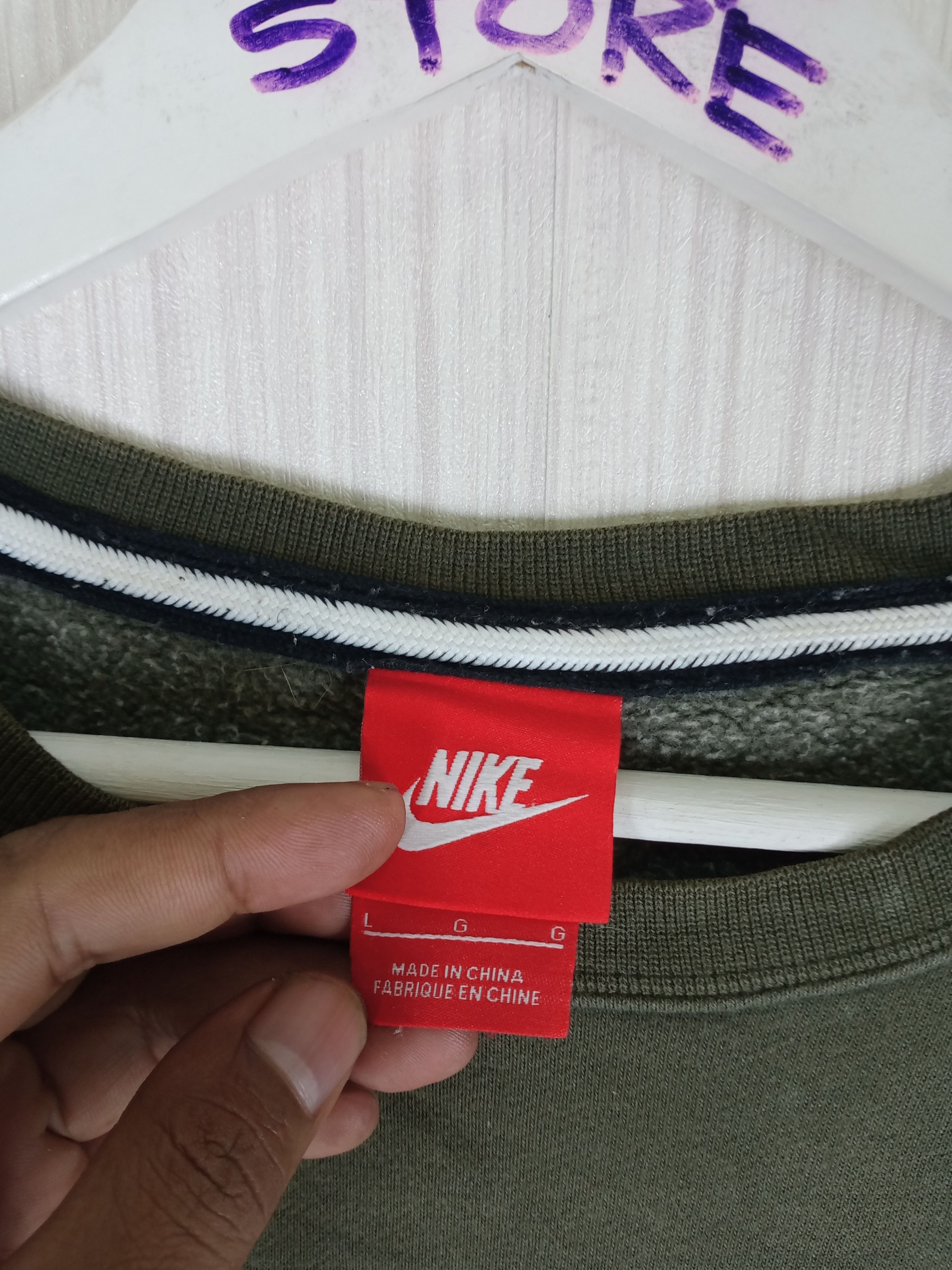 Nike Vintage Nike Sweatshirt Big Logo Jumper Pullover Size US M / EU 48-50 / 2 - 2 Thumbnail