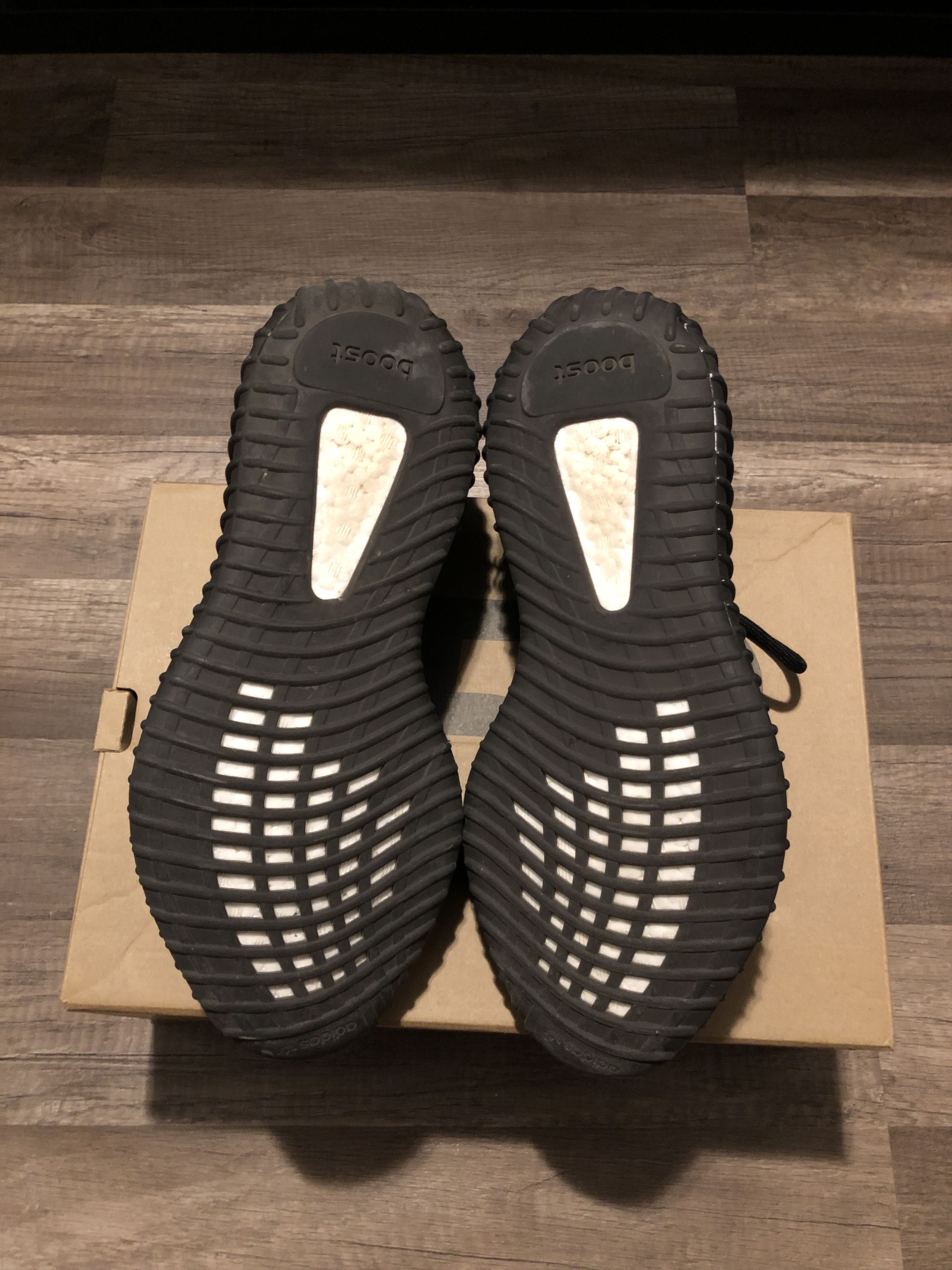 Adidas Yeezy Boost 350 V2 Bred Size US 10 / EU 43 - 3 Thumbnail