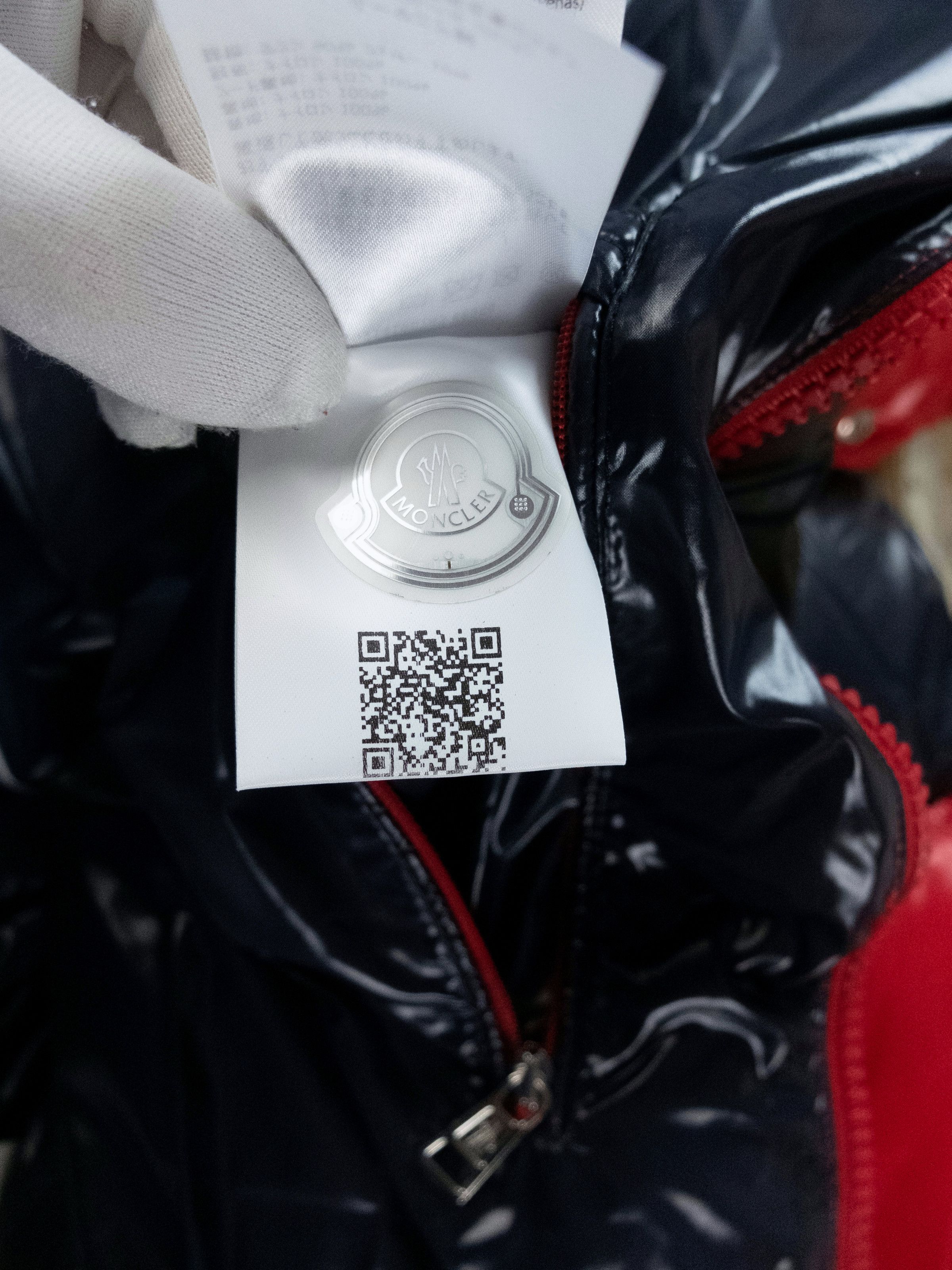 Moncler MONCLER Gary red quilted down patch hooded jacket - 3XL / 6 Size US XXL / EU 58 / 5 - 15 Thumbnail