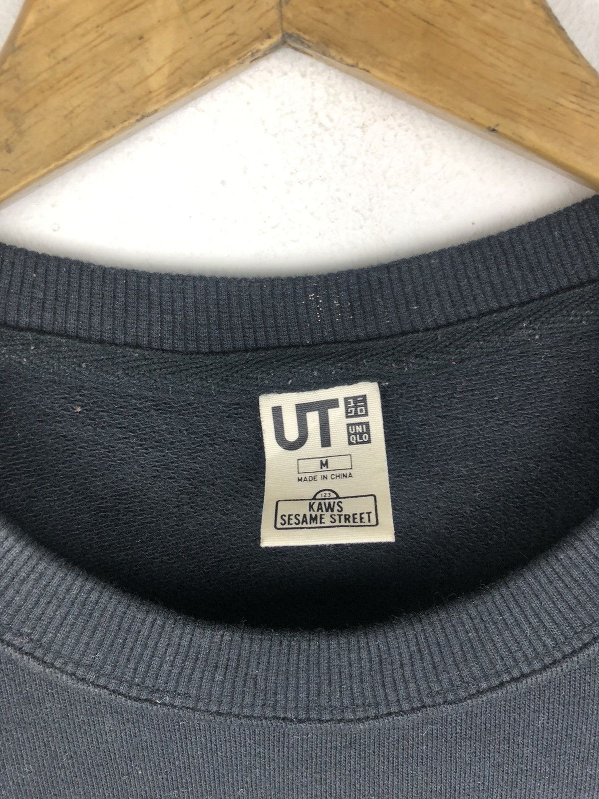 Kaws × Uniqlo Kaws Sesame Street Sweatshirt Size US M / EU 48-50 / 2 - 3 Thumbnail