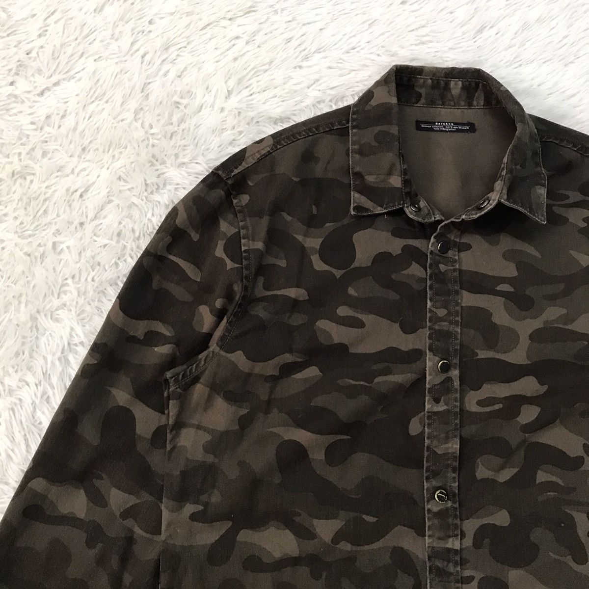 Bershka Rebel Tour 1981 Shungen Route Camo Button Up by Bershka Size US S / EU 44-46 / 1 - 3 Thumbnail