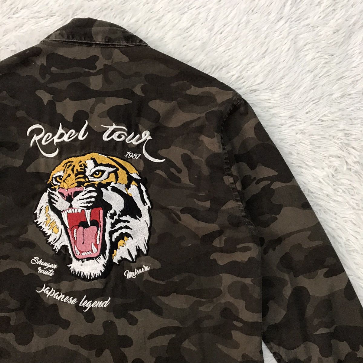 Bershka Rebel Tour 1981 Shungen Route Camo Button Up by Bershka Size US S / EU 44-46 / 1 - 8 Thumbnail