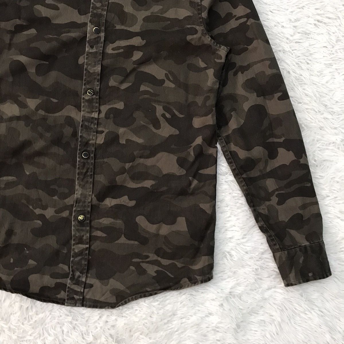 Bershka Rebel Tour 1981 Shungen Route Camo Button Up by Bershka Size US S / EU 44-46 / 1 - 6 Thumbnail