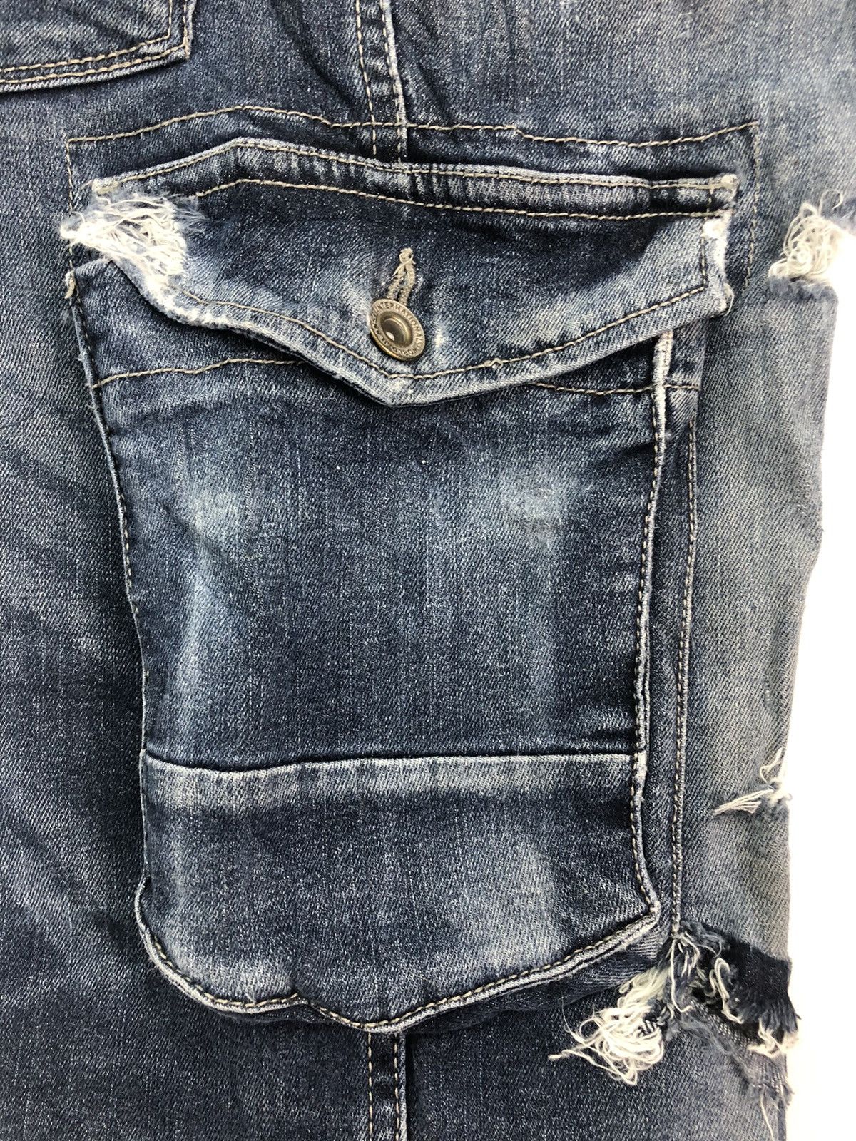 Japanese Brand Japanese IZ 7250 Distressed Denim Utility Multipocket Cargo Size US 30 / EU 46 - 19 Thumbnail