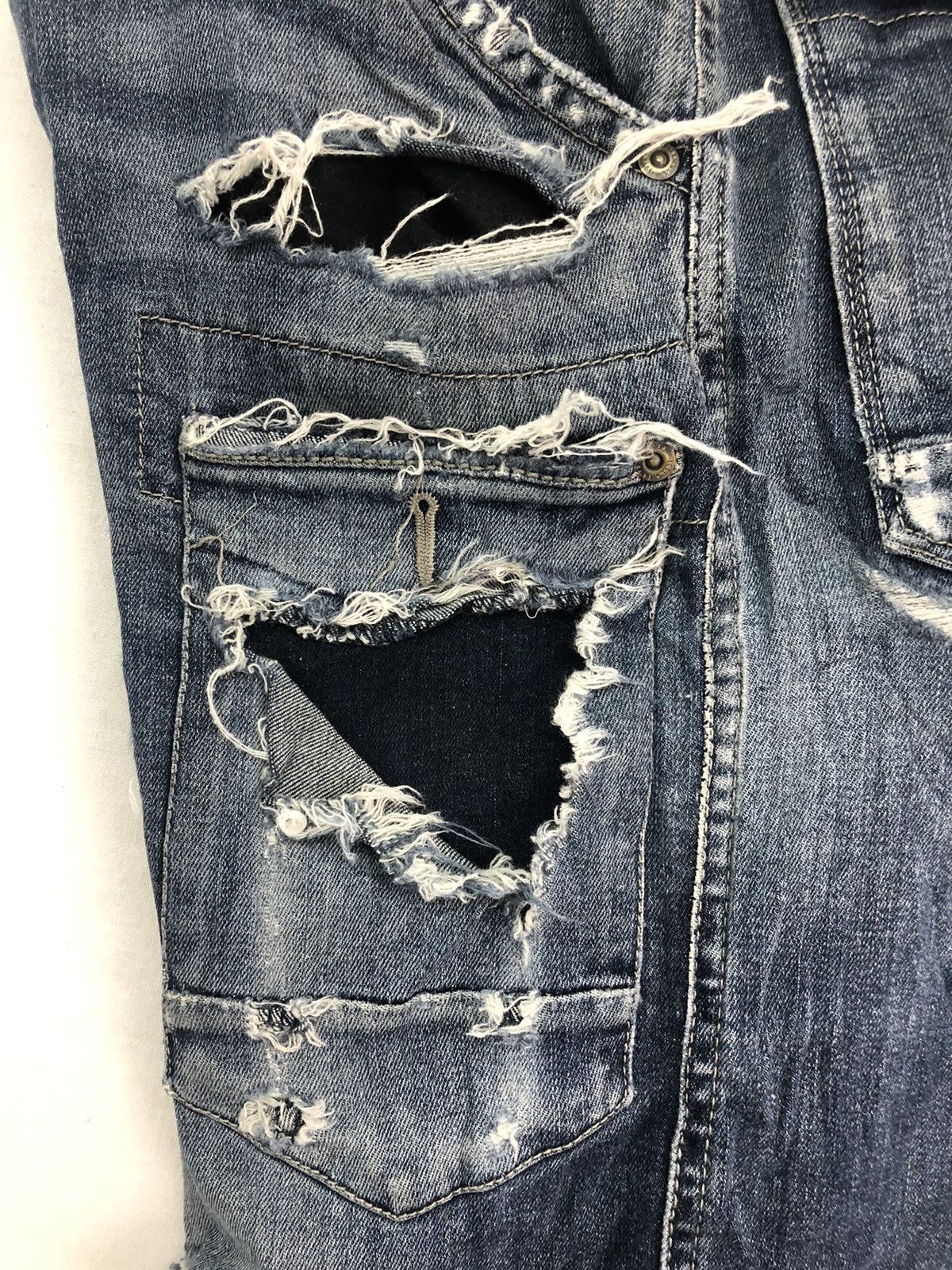 Japanese Brand Japanese IZ 7250 Distressed Denim Utility Multipocket Cargo Size US 30 / EU 46 - 22 Thumbnail