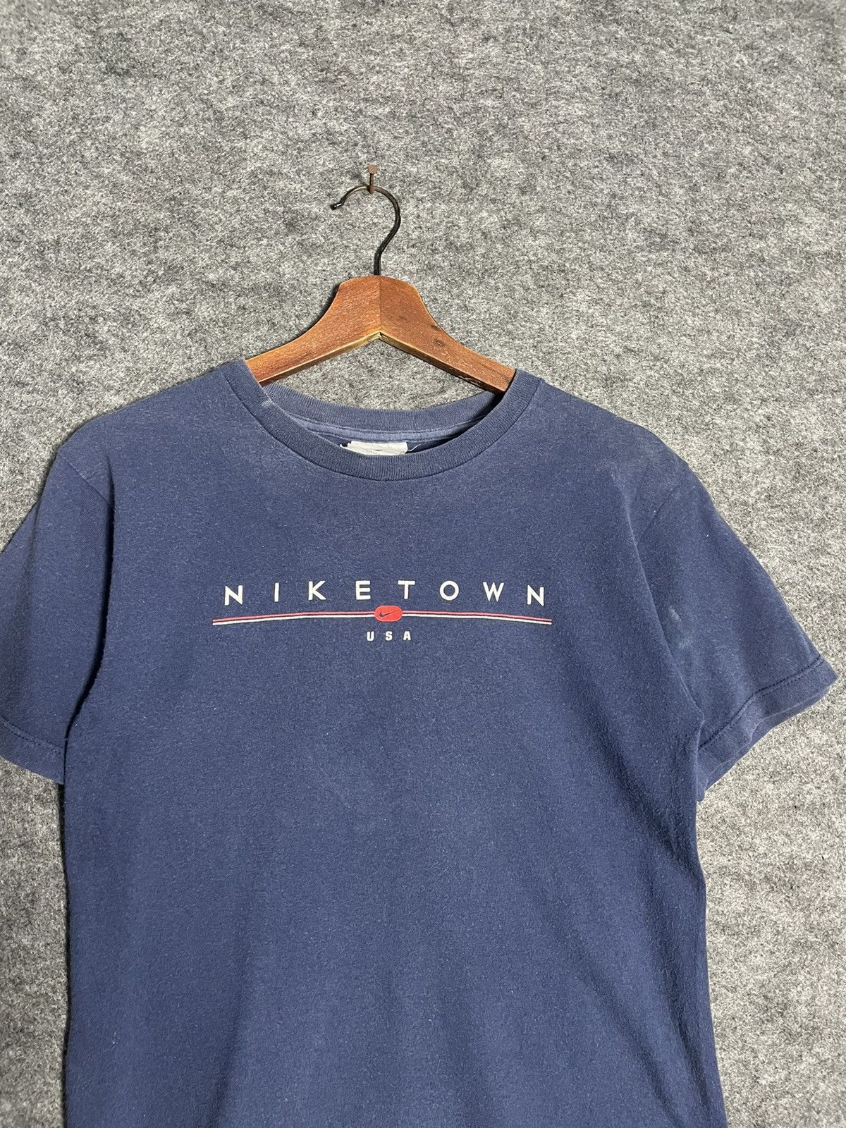 Nike VINTAGE Y2K NIKE TOWN SHIRT Size US S / EU 44-46 / 1 - 2 Thumbnail