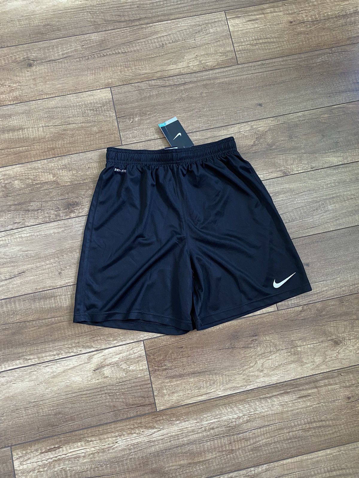 Nike Vintage Nike Training Swoosh Shorts Size US 30 / EU 46 - 1 Thumbnail