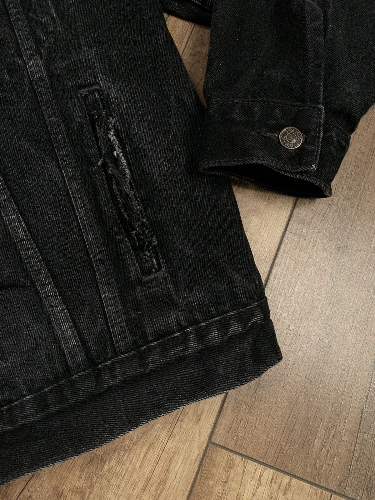 Levi's VINTAGE Levi’s Custom Bandana Distress Trucker Denim Jacket Size US L / EU 52-54 / 3 - 8 Thumbnail