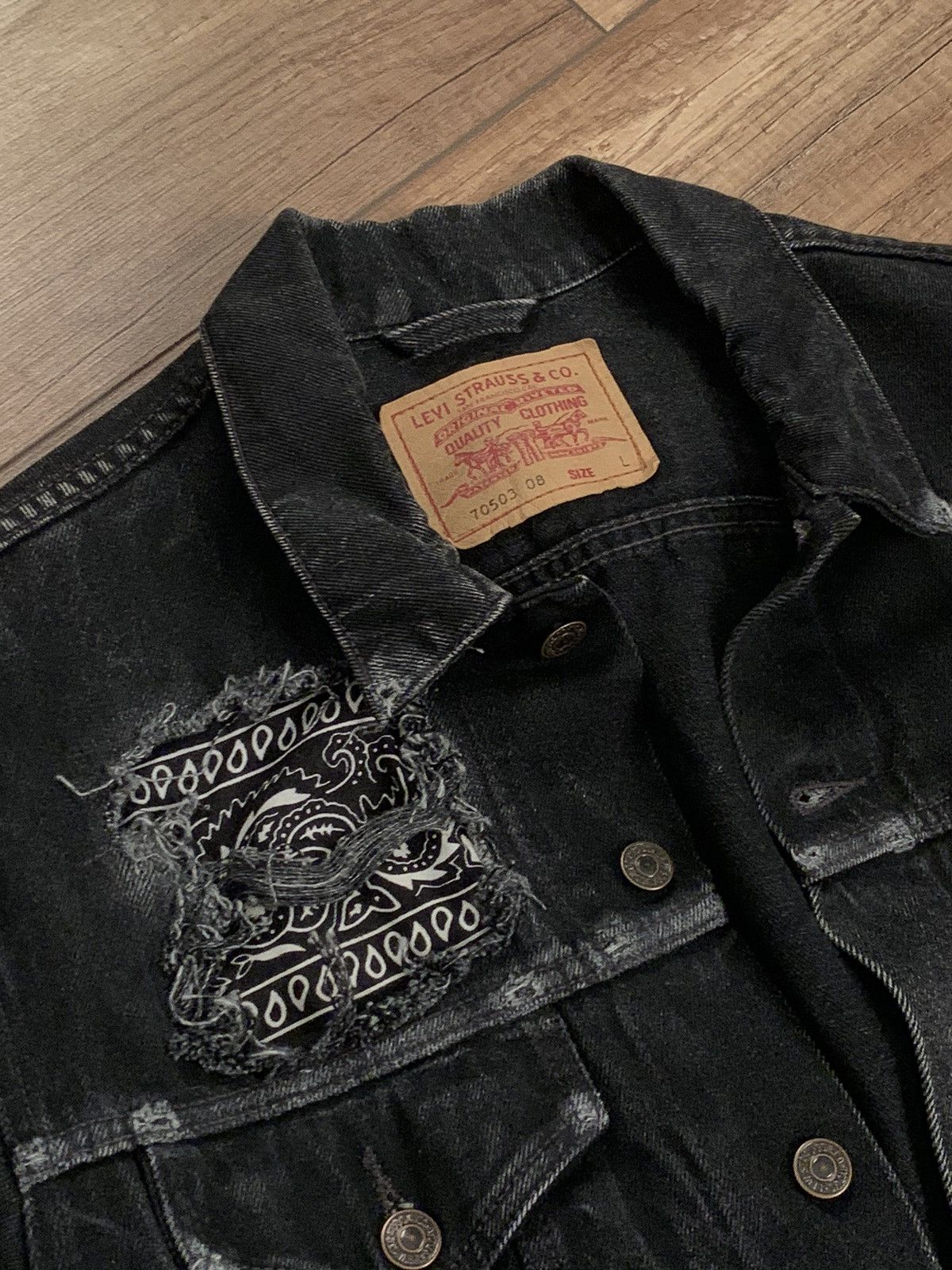 Levi's VINTAGE Levi’s Custom Bandana Distress Trucker Denim Jacket Size US L / EU 52-54 / 3 - 7 Thumbnail