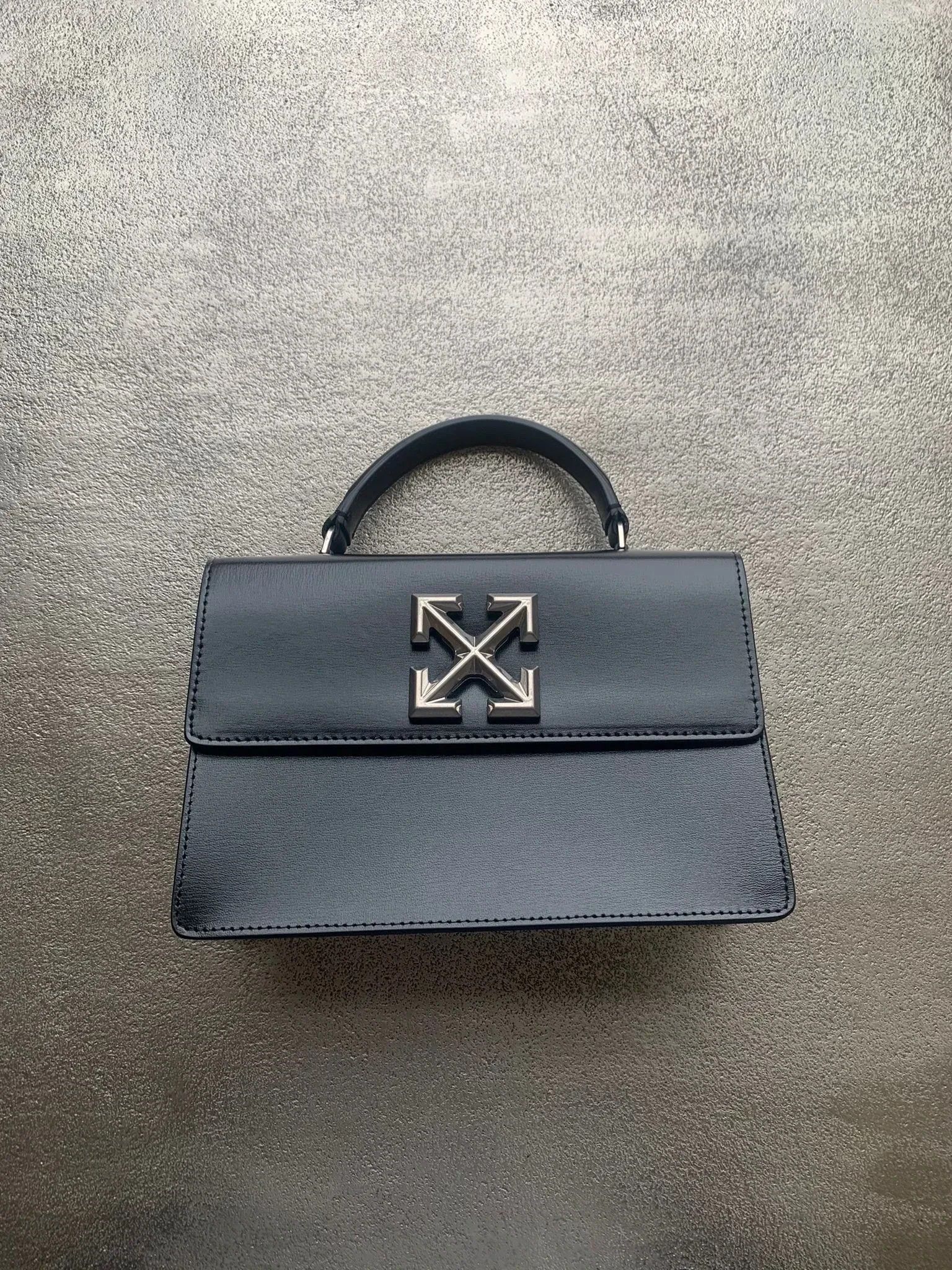 o1rshd1 1.4 Jitney Bag in Black Color