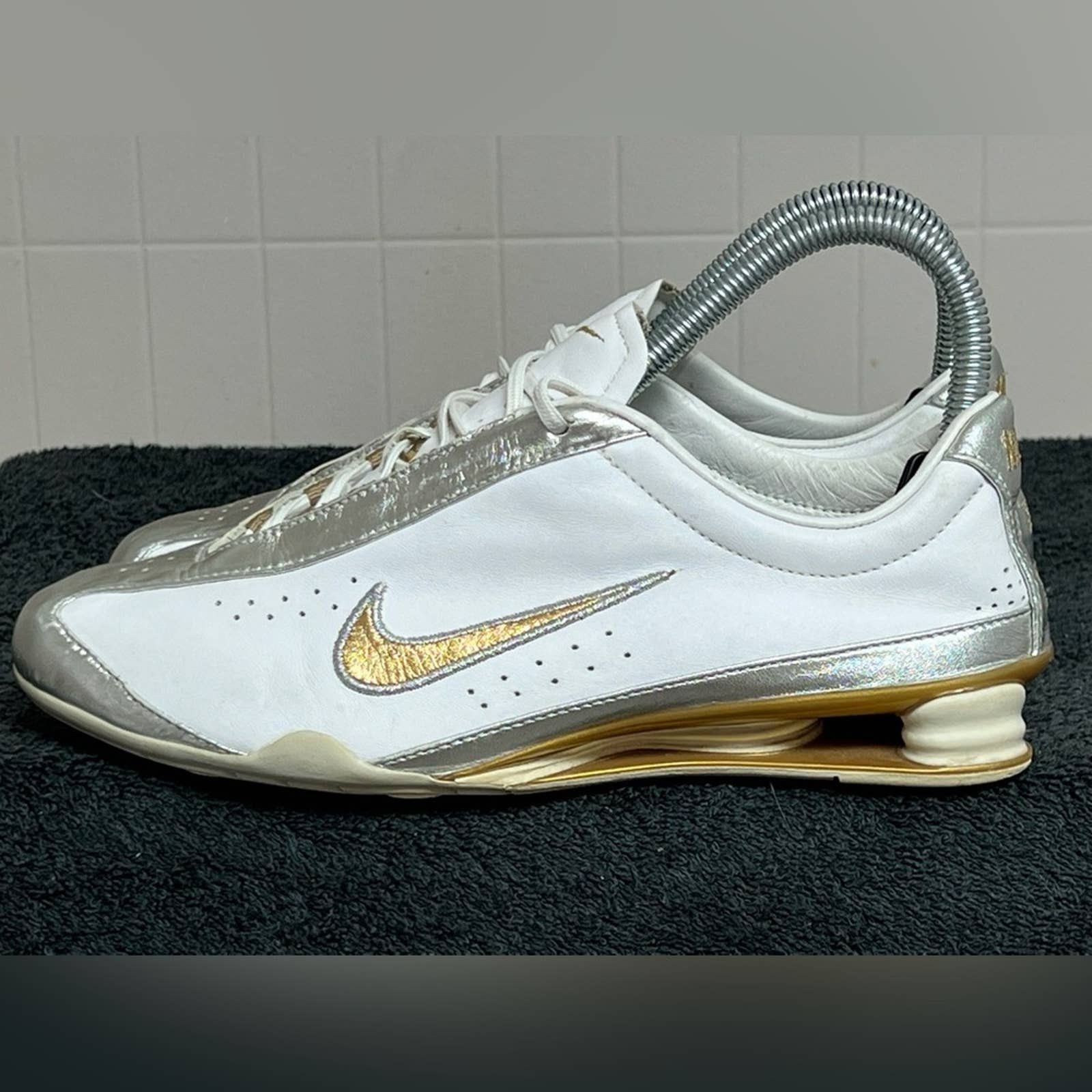 Nike on sale shox oro