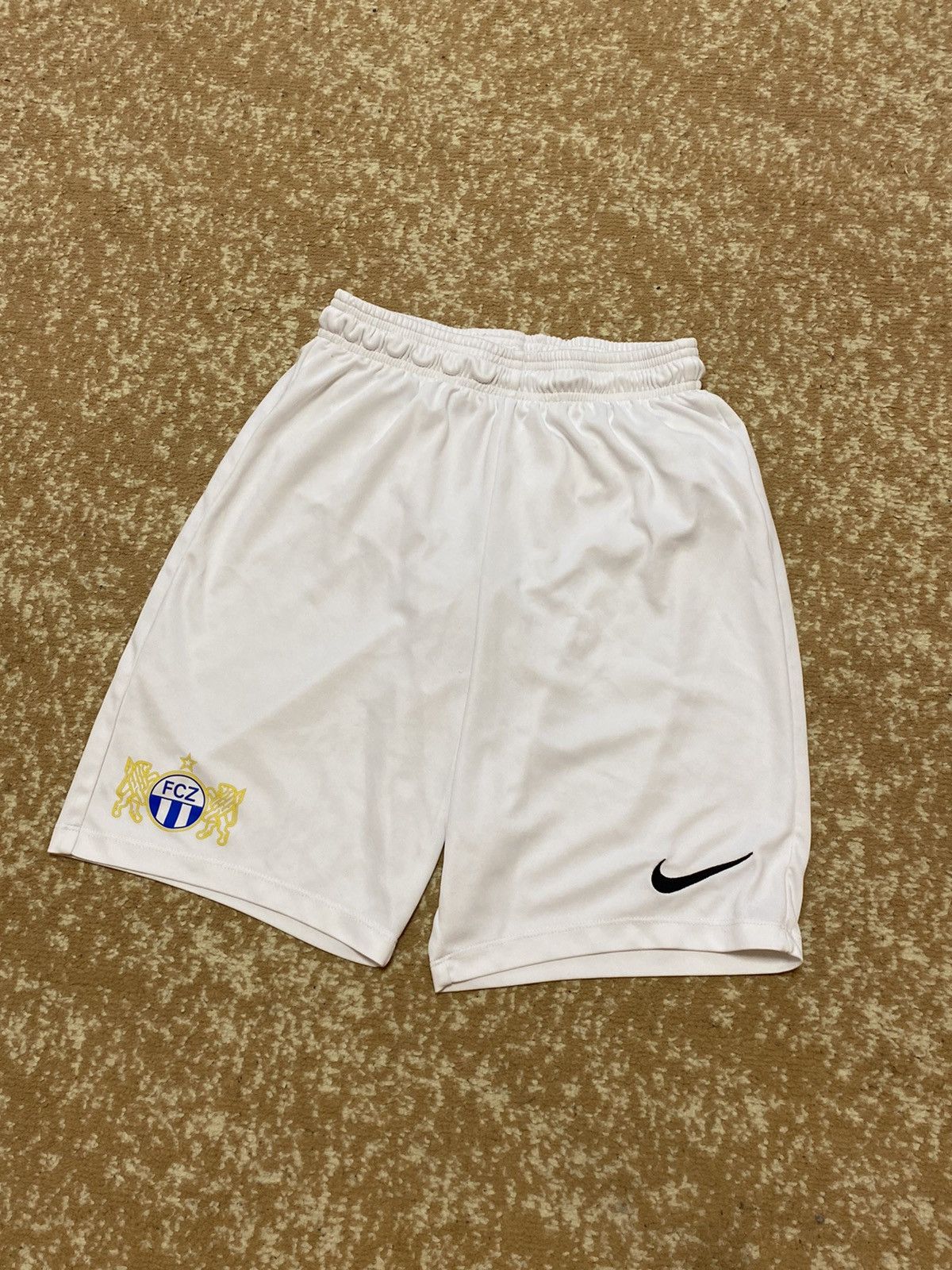 Nike Vintage Nike shorts streetwear swoosh casual y2k size S Size US 30 / EU 46 - 1 Thumbnail