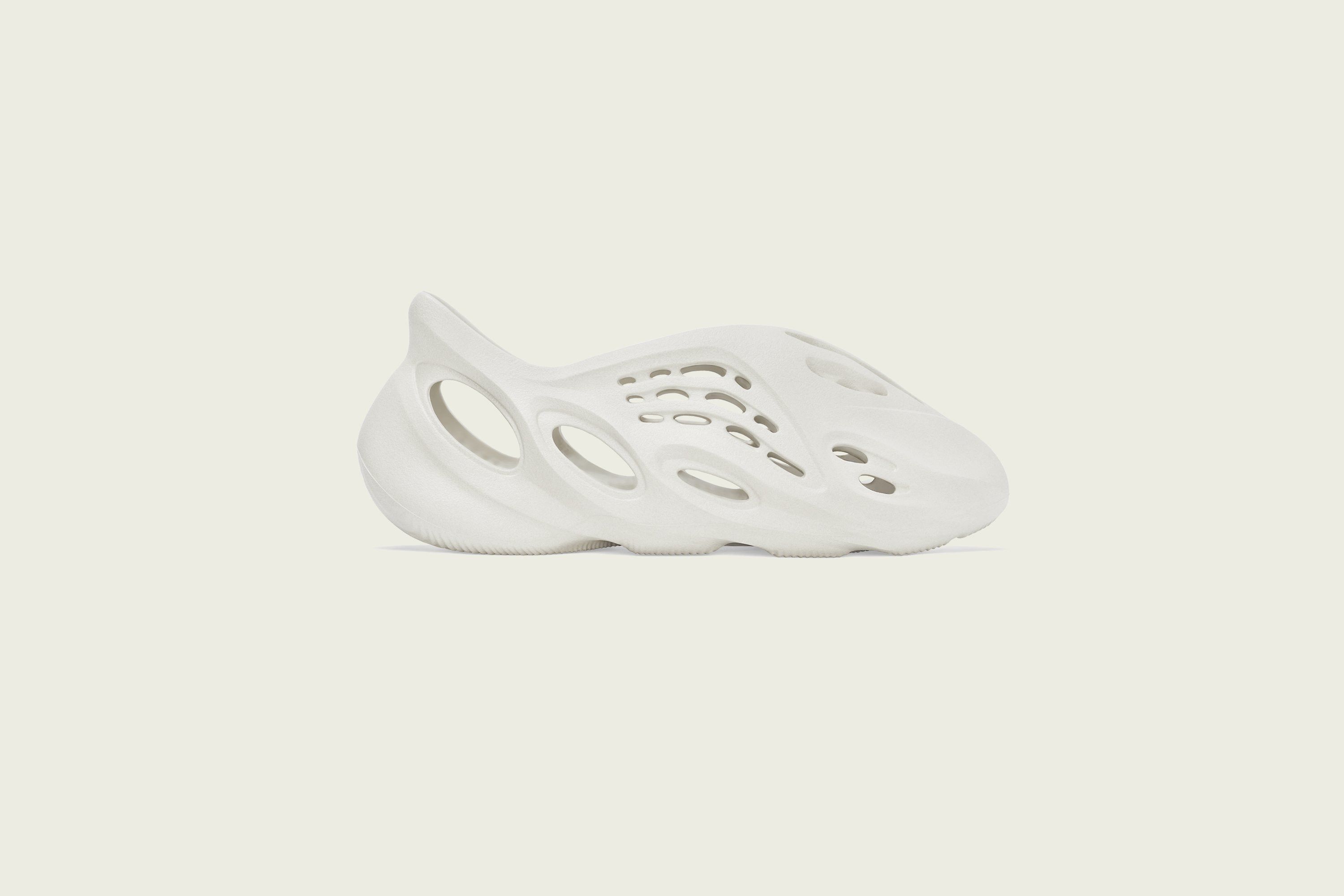 Adidas × Kanye West Adidas Yeezy Sand Foam Runner Size US 11 / EU 44 - 2 Thumbnail