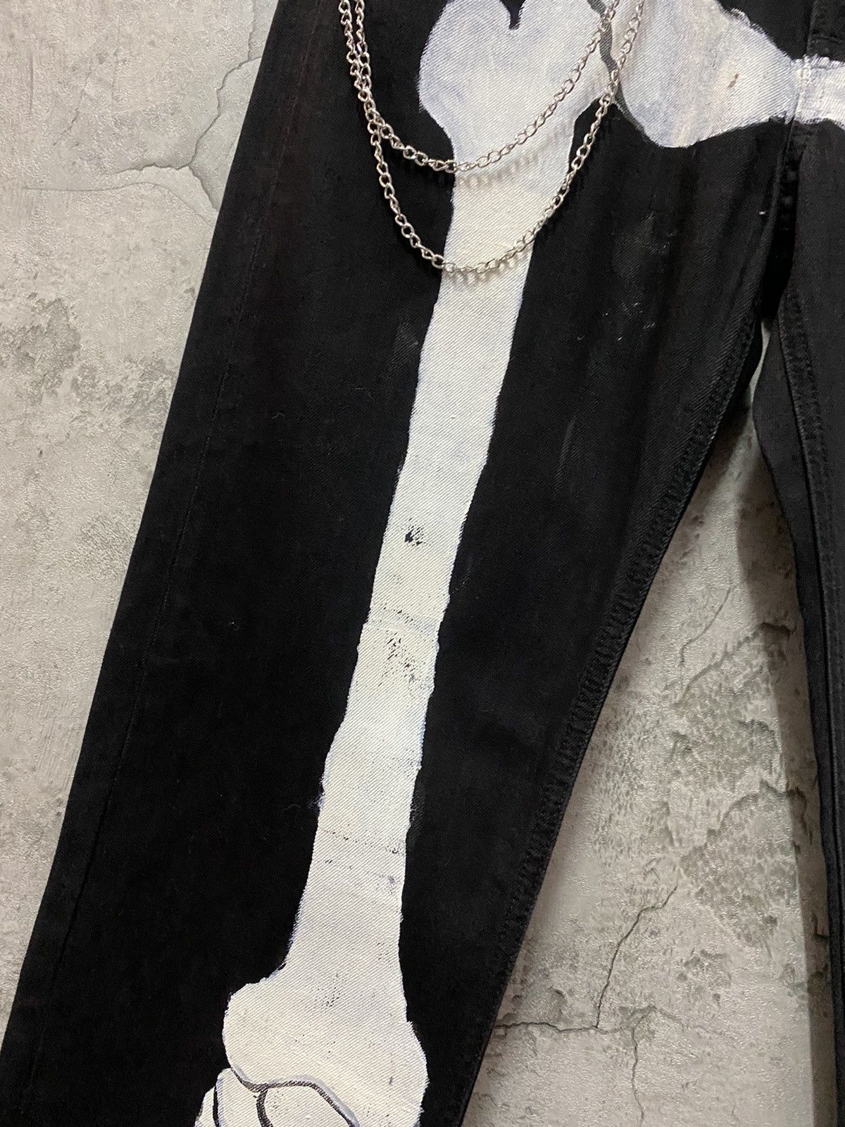Designer × Japanese Brand × Kim Jones Kim jones X Gu Japan Custom Skeleton Bones Chains Denim Size US 29 - 7 Thumbnail