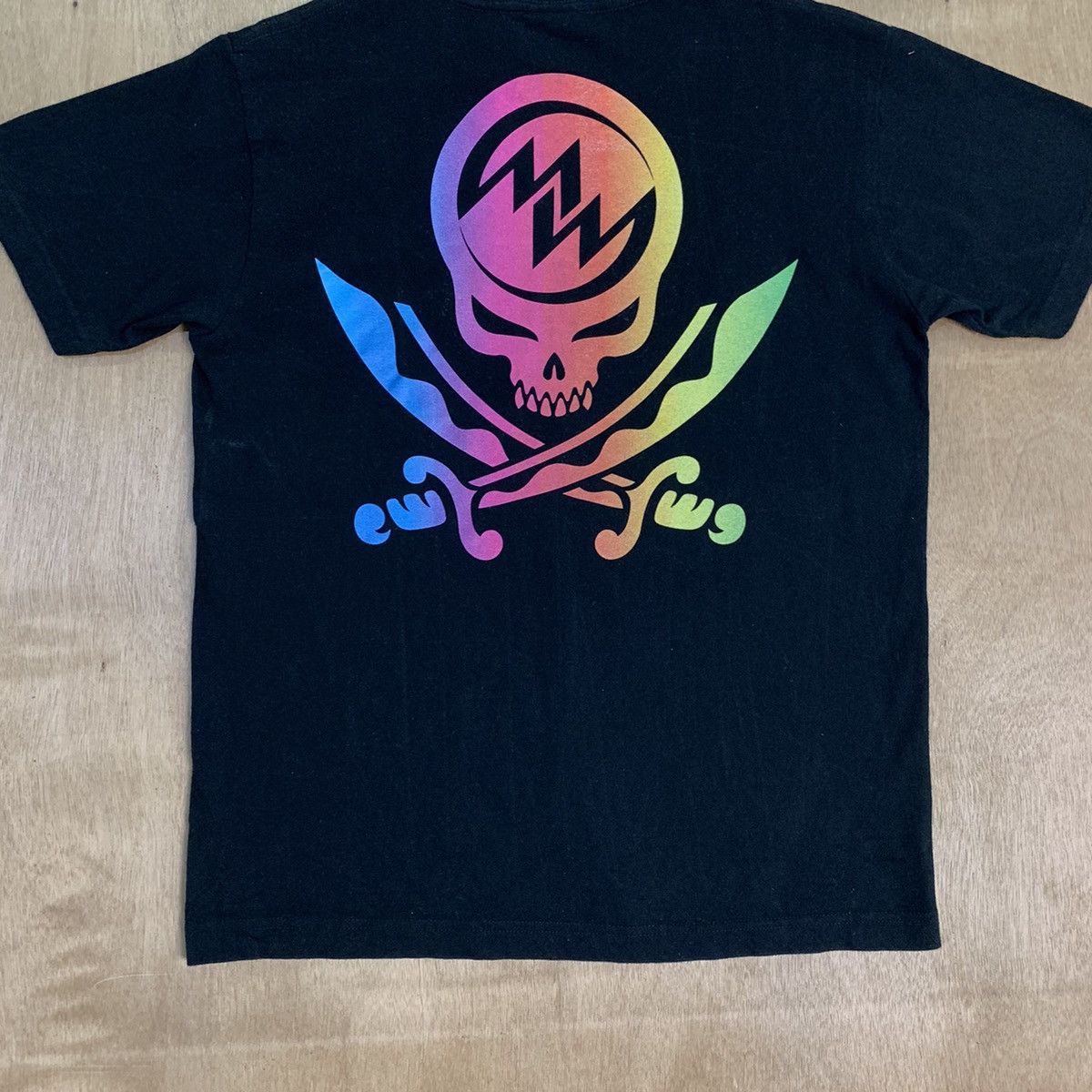 HAL Studios HIGH & LOWS MIGHTY WARRIOR Rainbow Skull Graphic Summer Tee Size US S / EU 44-46 / 1 - 10 Thumbnail